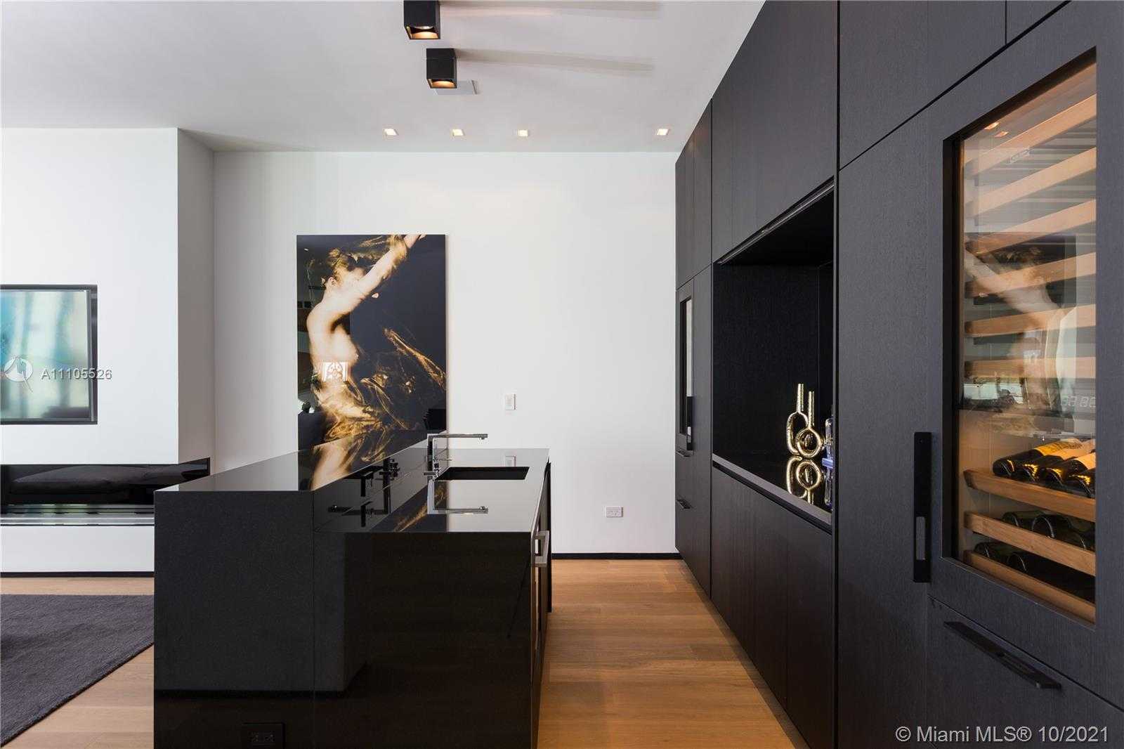 Small Image of 1374 SOUTH VENETIAN WAY, Miami Number 14