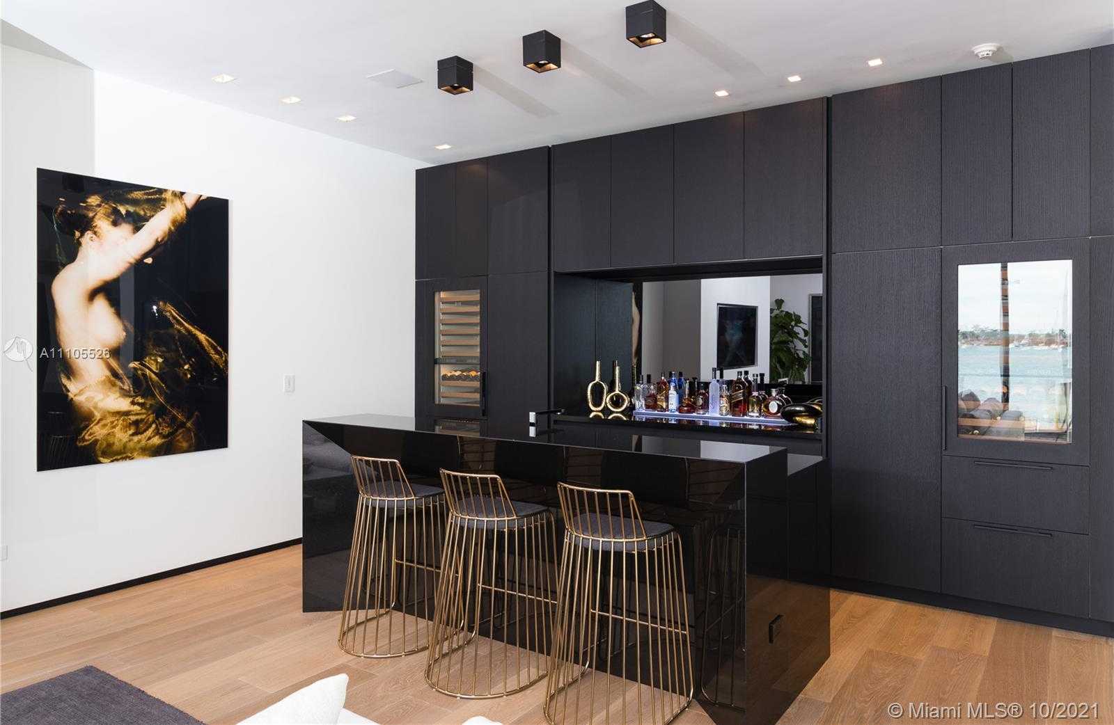 Small Image of 1374 SOUTH VENETIAN WAY, Miami Number 15