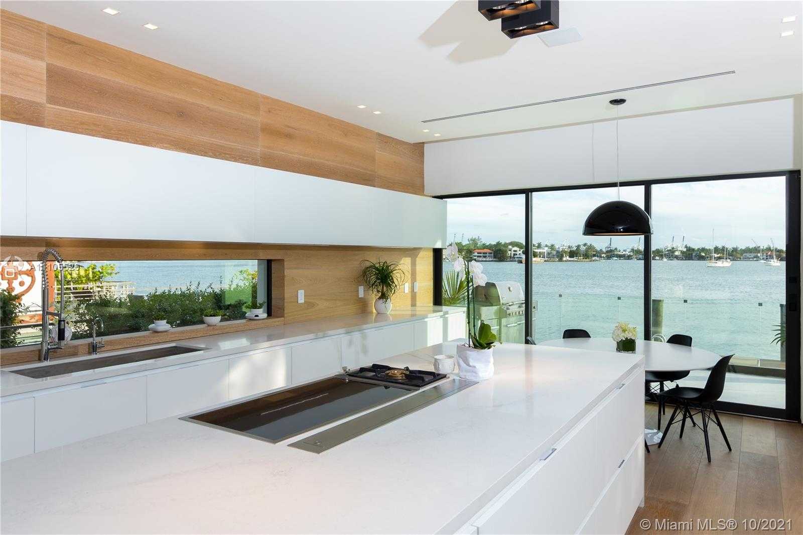 Small Image of 1374 SOUTH VENETIAN WAY, Miami Number 16
