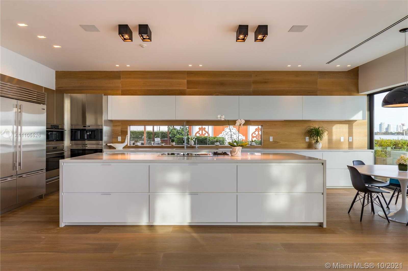 Small Image of 1374 SOUTH VENETIAN WAY, Miami Number 18