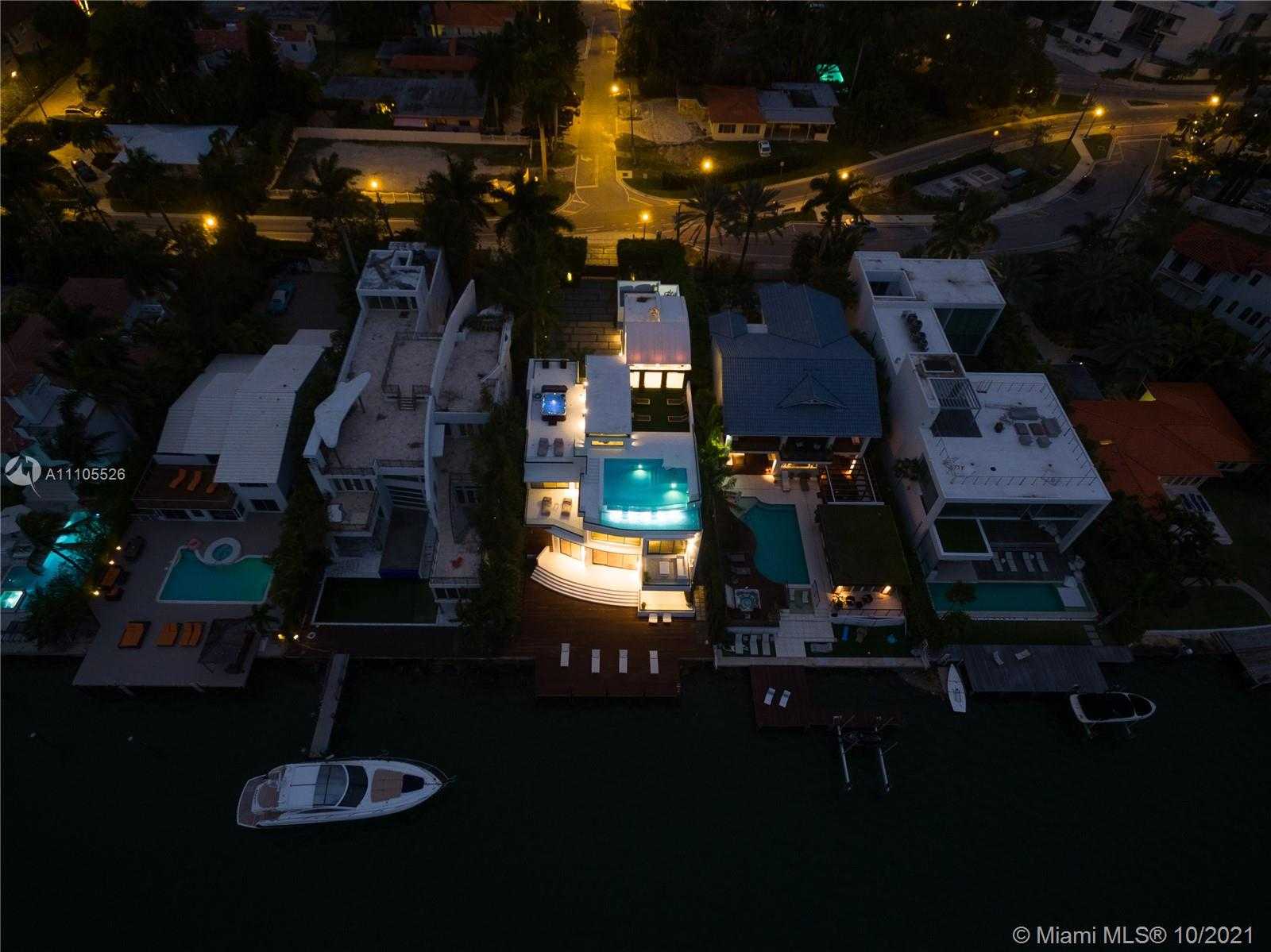 Small Image of 1374 SOUTH VENETIAN WAY, Miami Number 29