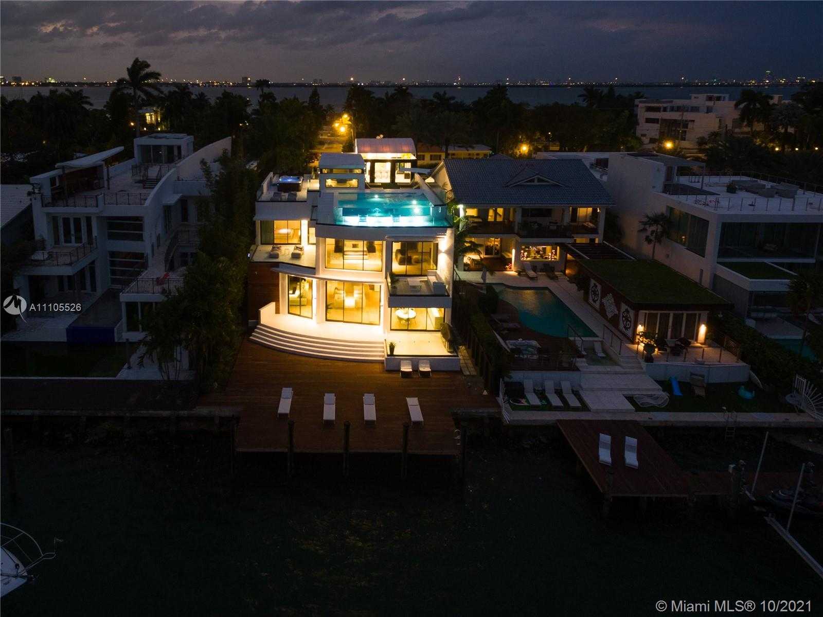 Small Image of 1374 SOUTH VENETIAN WAY, Miami Number 30