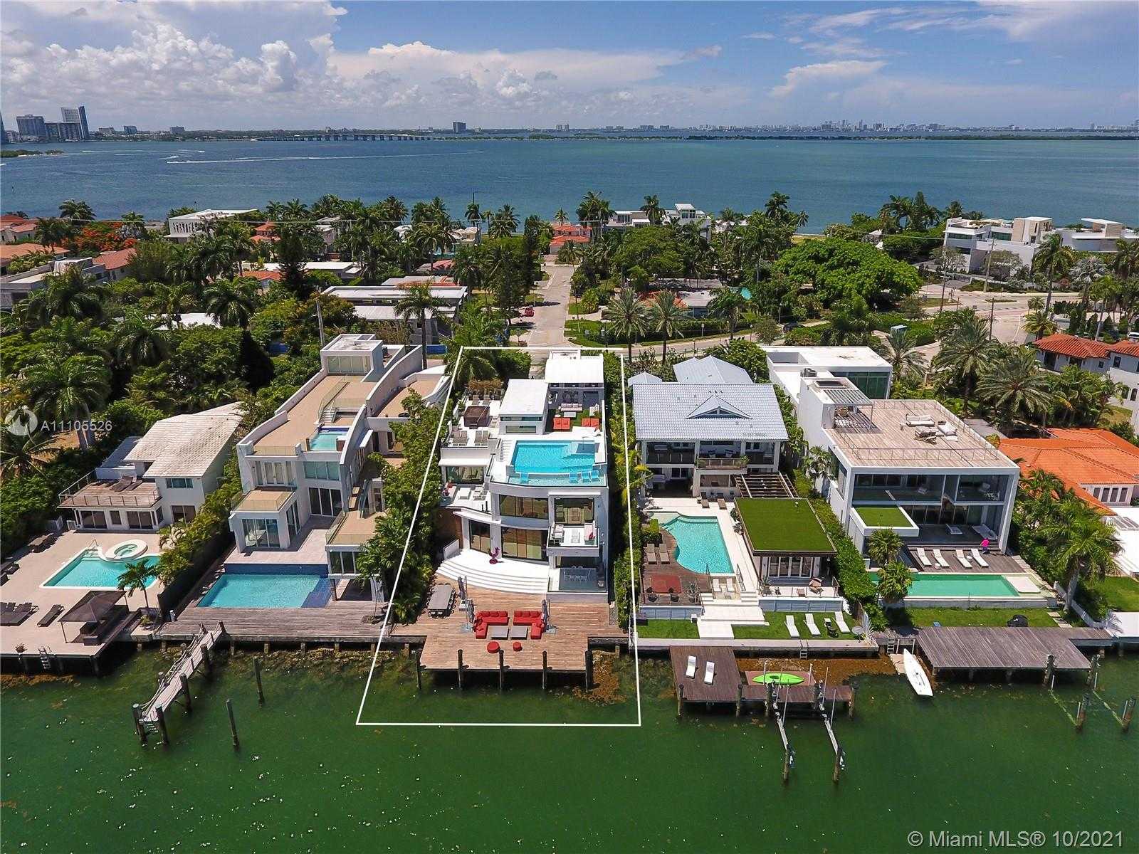 Small Image of 1374 SOUTH VENETIAN WAY, Miami Number 40