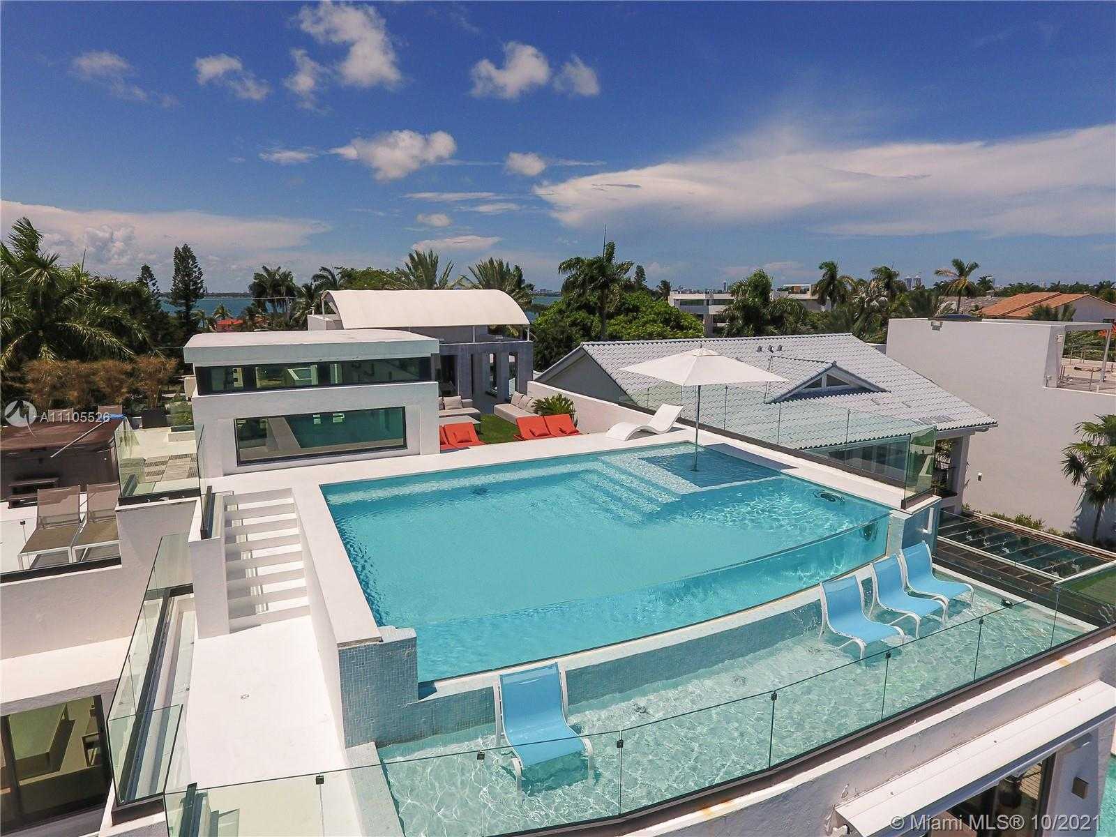 Small Image of 1374 SOUTH VENETIAN WAY, Miami Number 41