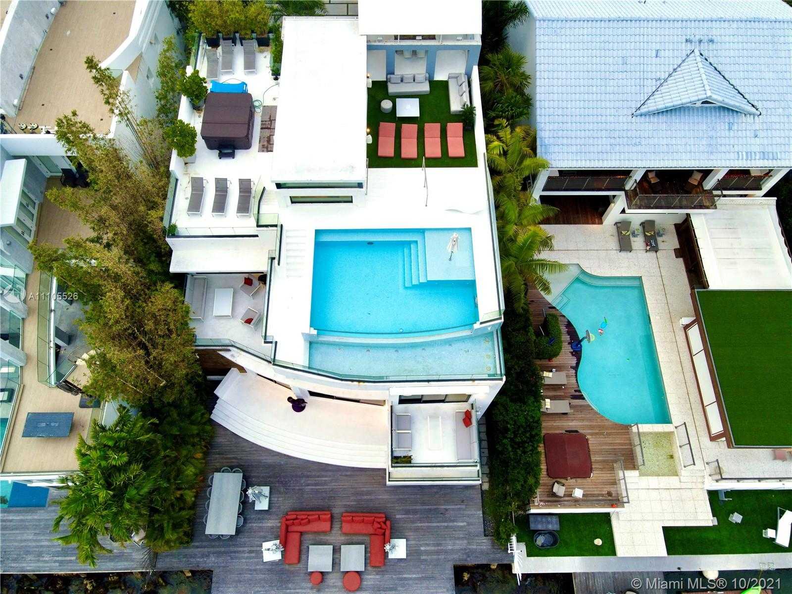 Small Image of 1374 SOUTH VENETIAN WAY, Miami Number 43