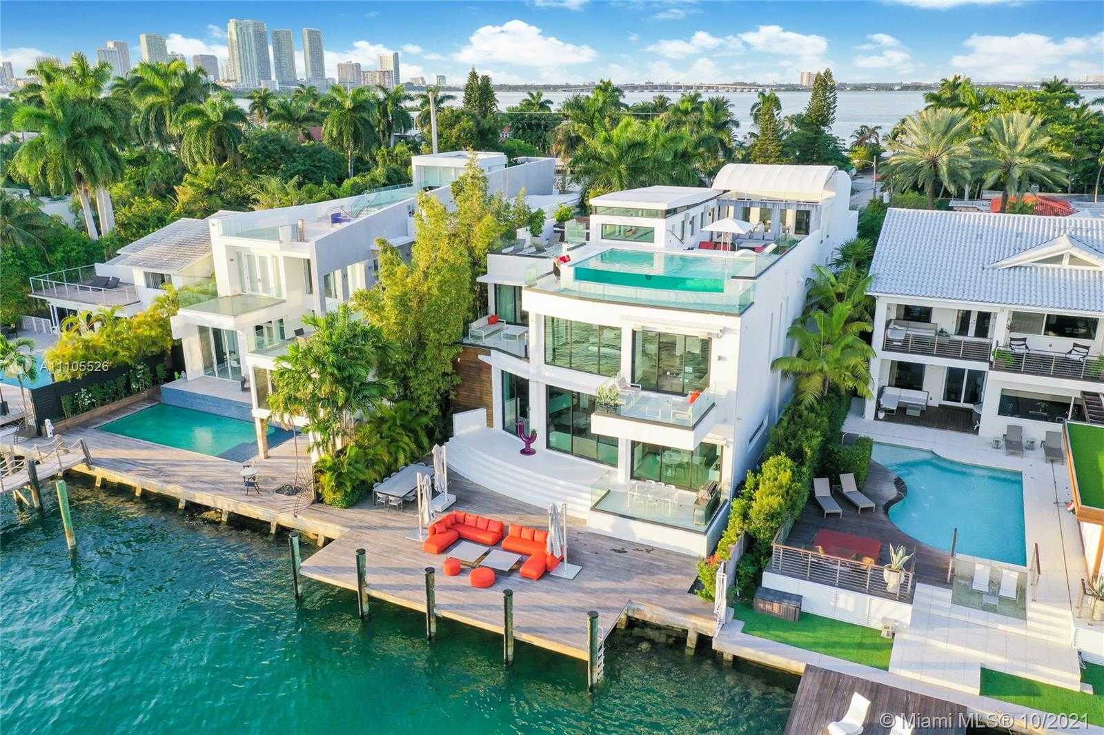 Small Image of 1374 SOUTH VENETIAN WAY, Miami Number 46