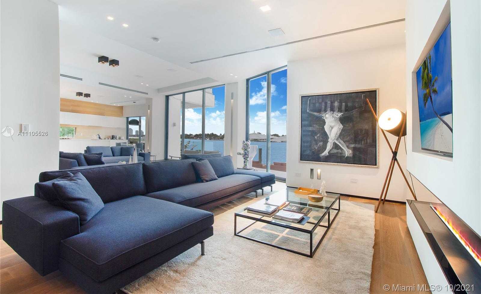 Small Image of 1374 SOUTH VENETIAN WAY, Miami Number 56