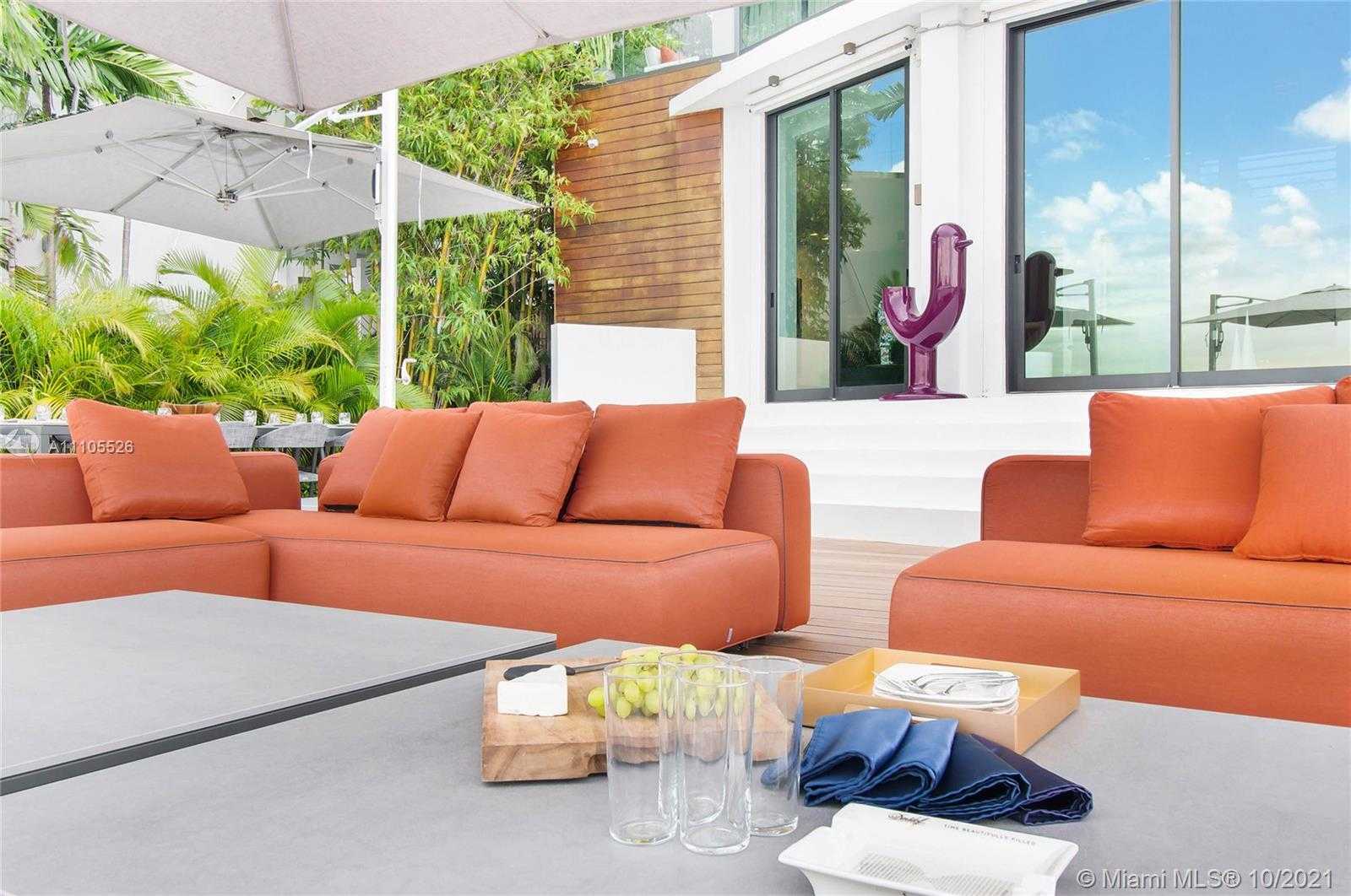 Small Image of 1374 SOUTH VENETIAN WAY, Miami Number 60