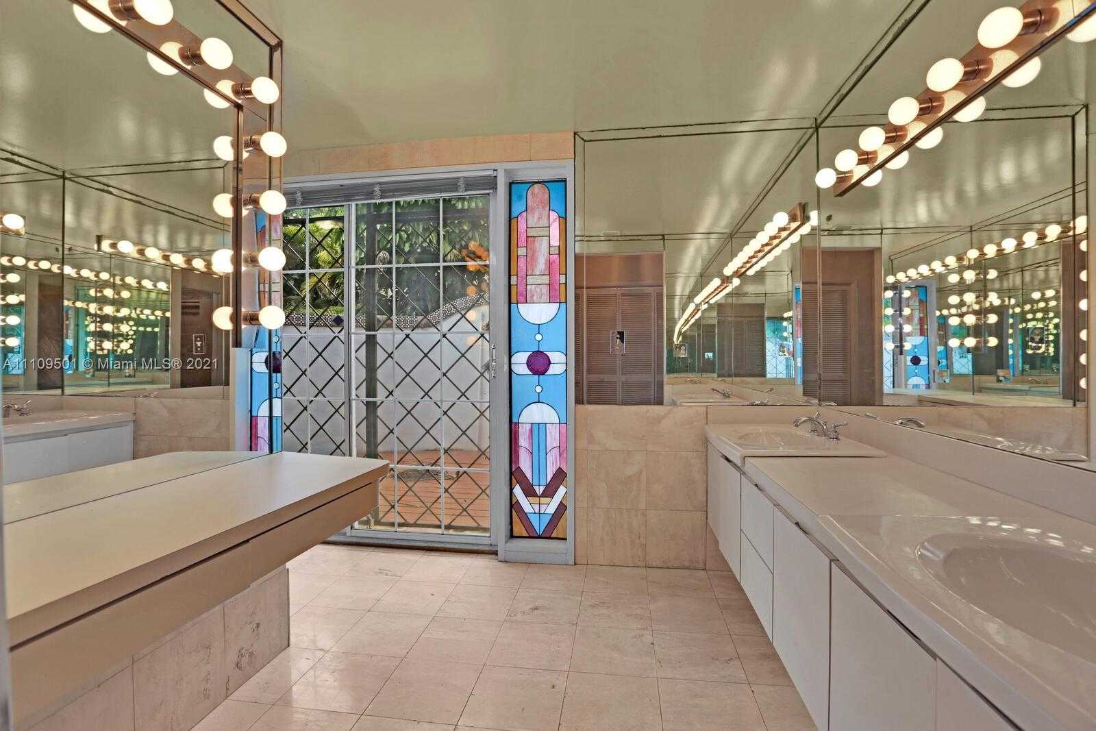 Small Image of 1318 SOUTH GREENWAY DR, Coral Gables Number 11
