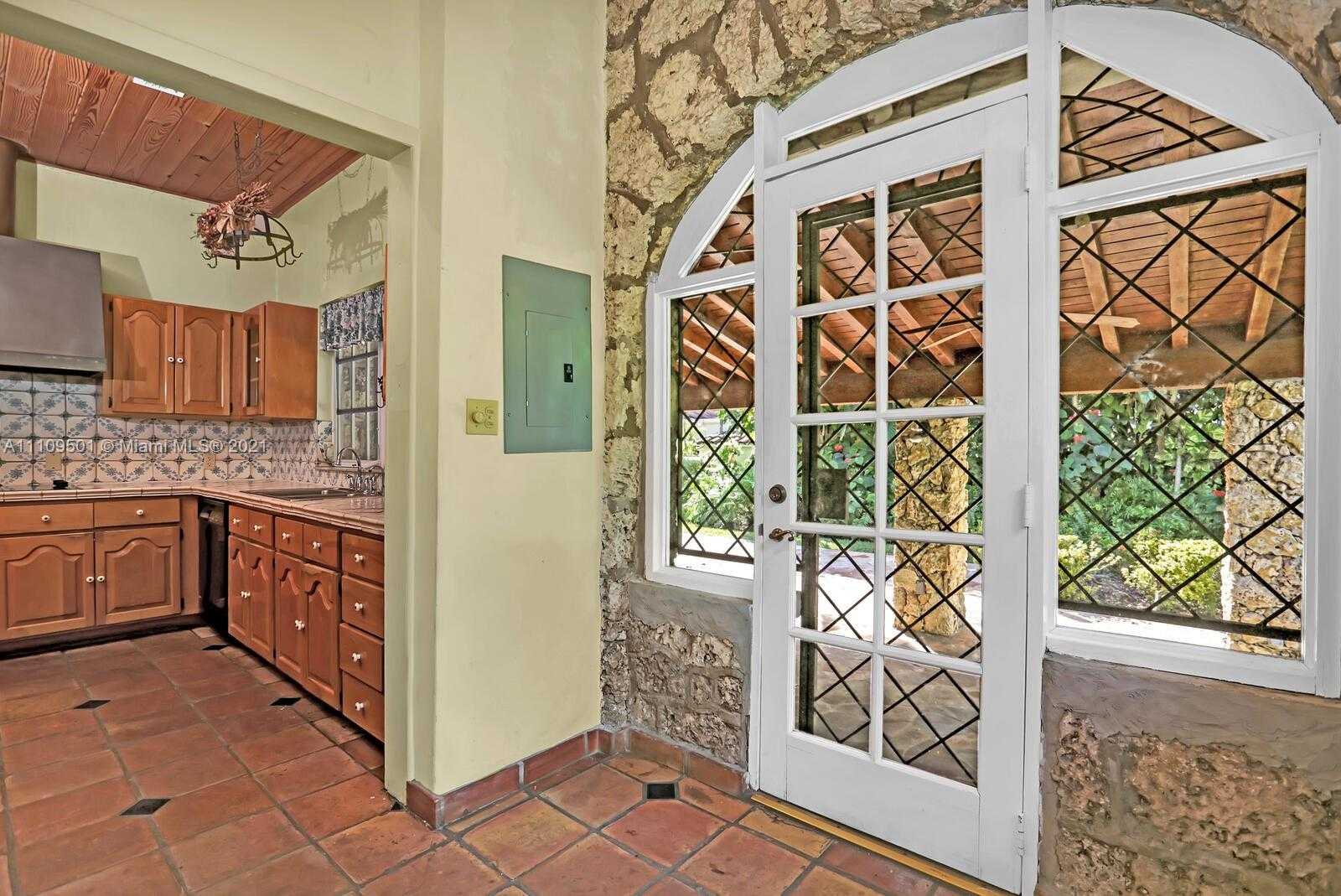 Small Image of 1318 SOUTH GREENWAY DR, Coral Gables Number 17