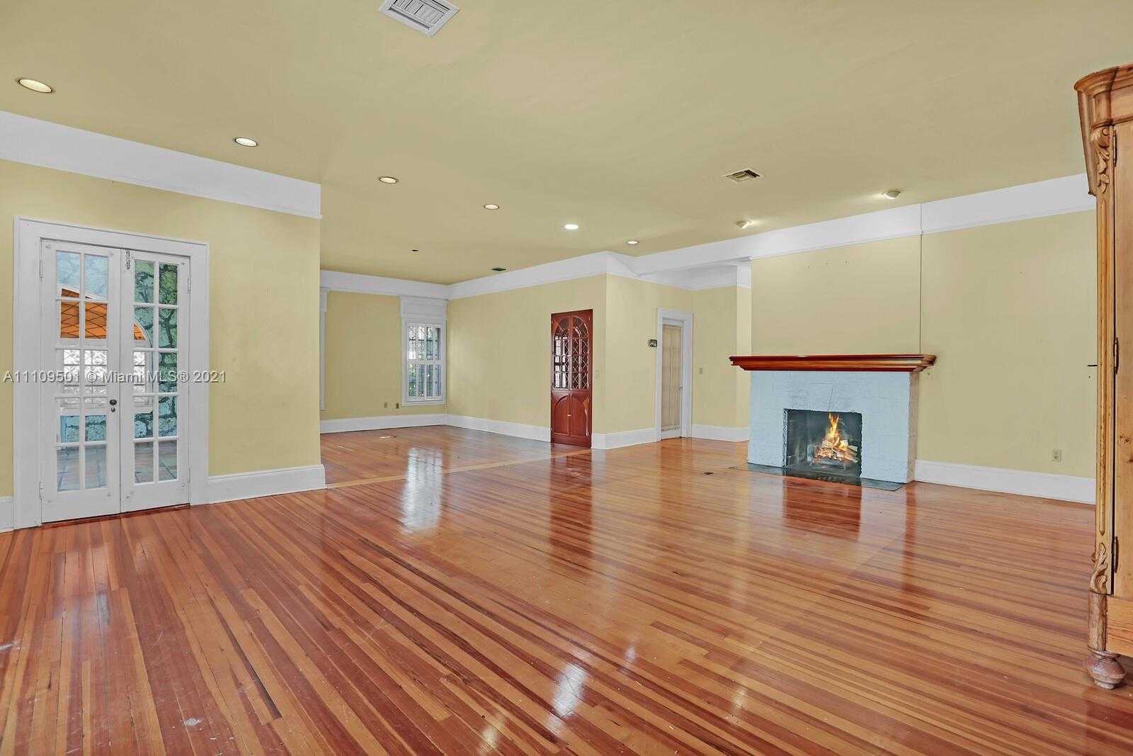 Small Image of 1318 SOUTH GREENWAY DR, Coral Gables Number 2