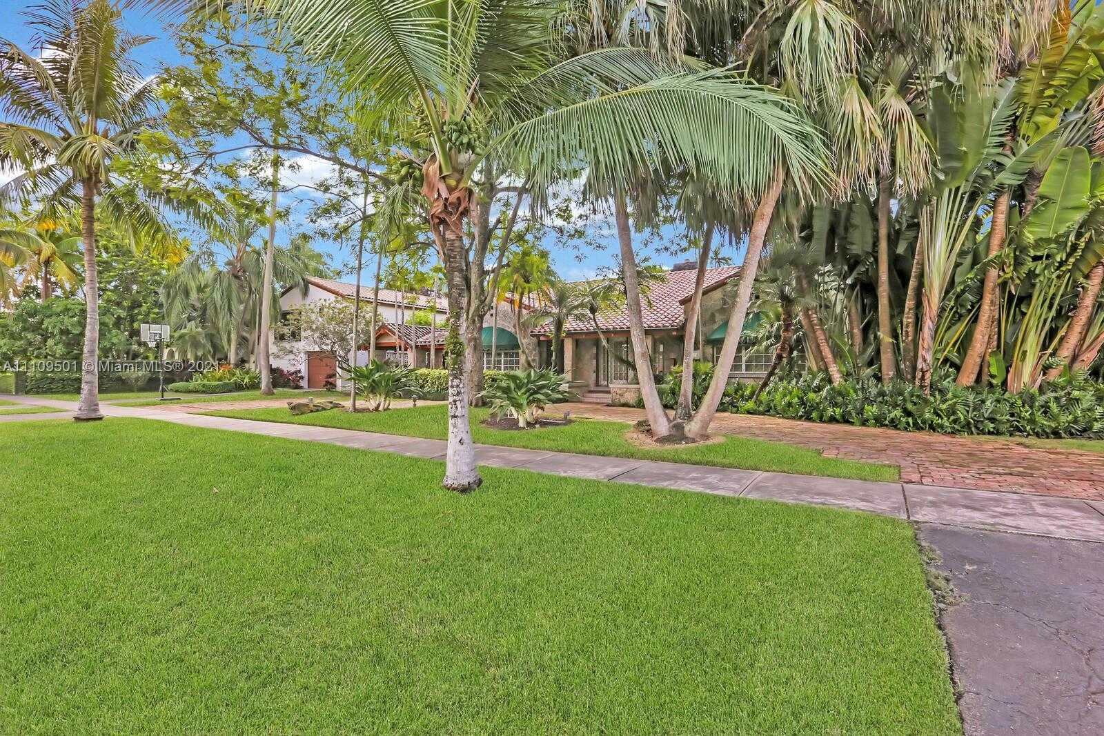 Small Image of 1318 SOUTH GREENWAY DR, Coral Gables Number 20
