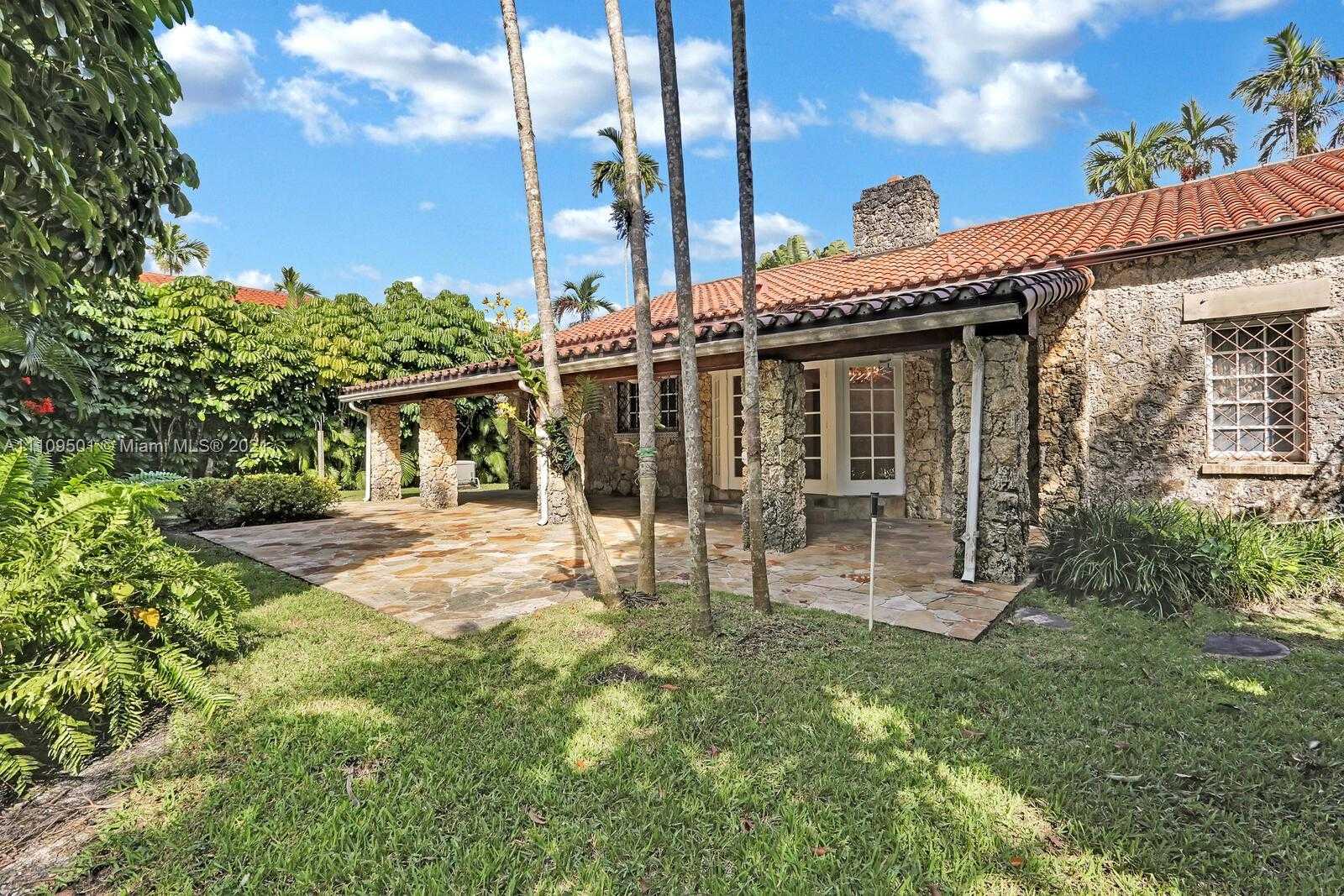 Small Image of 1318 SOUTH GREENWAY DR, Coral Gables Number 21