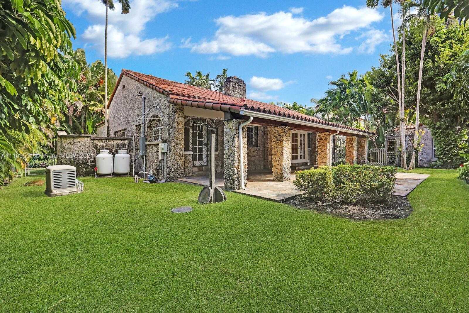Small Image of 1318 SOUTH GREENWAY DR, Coral Gables Number 22