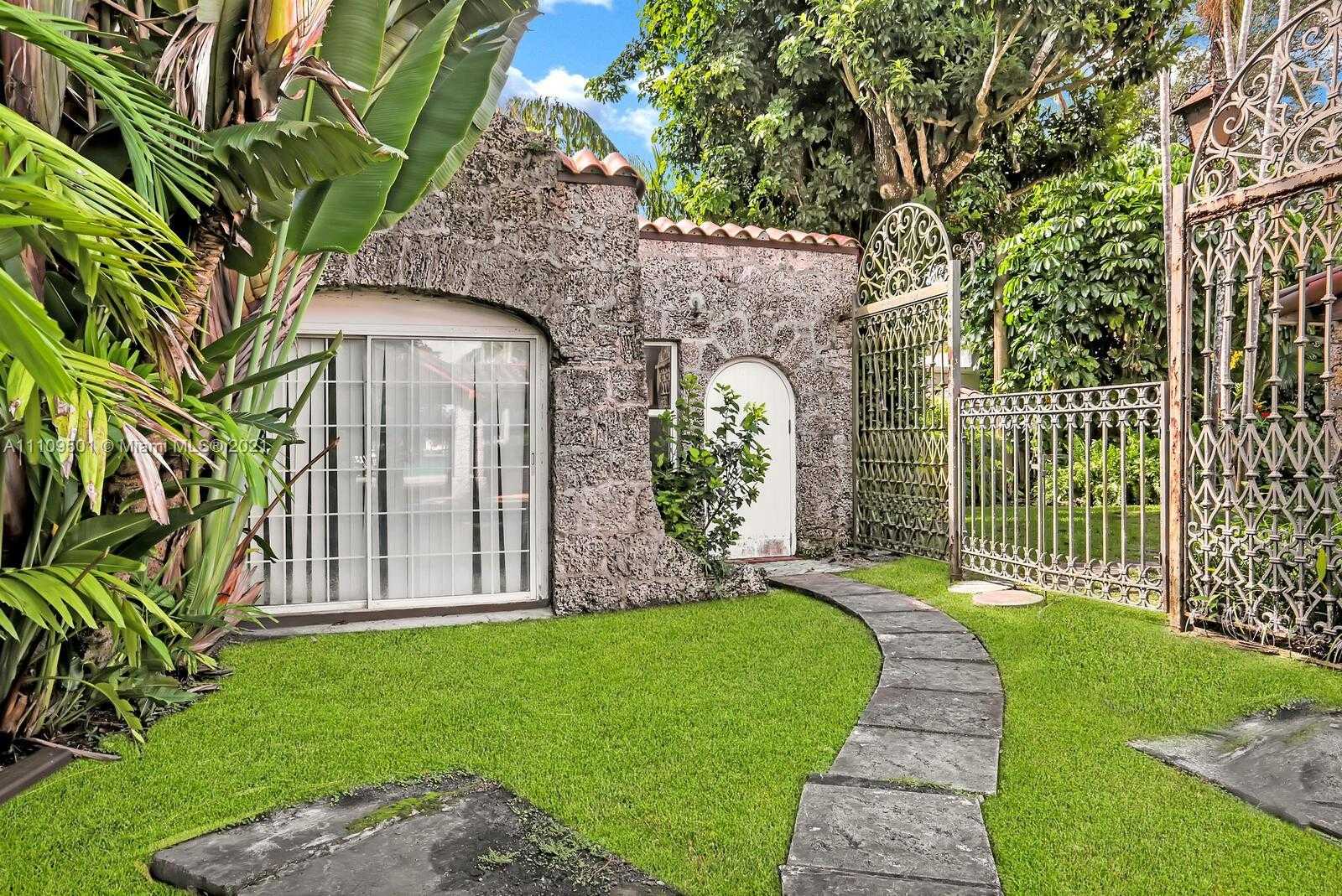 Small Image of 1318 SOUTH GREENWAY DR, Coral Gables Number 24