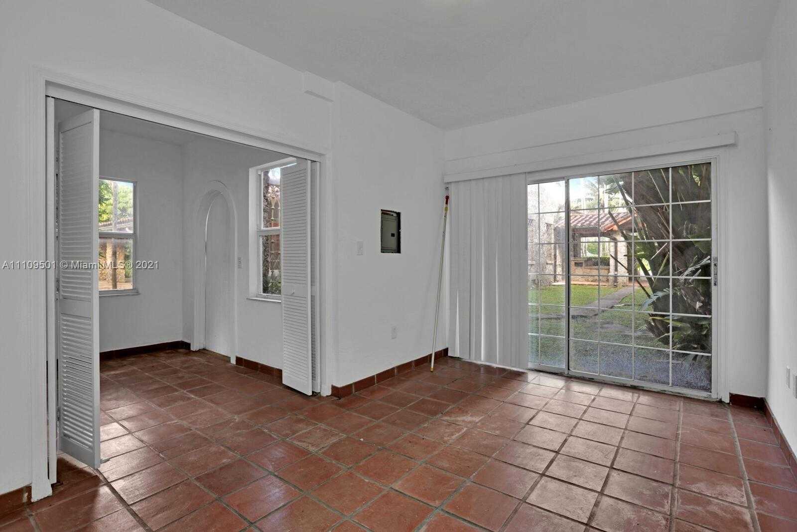 Small Image of 1318 SOUTH GREENWAY DR, Coral Gables Number 25