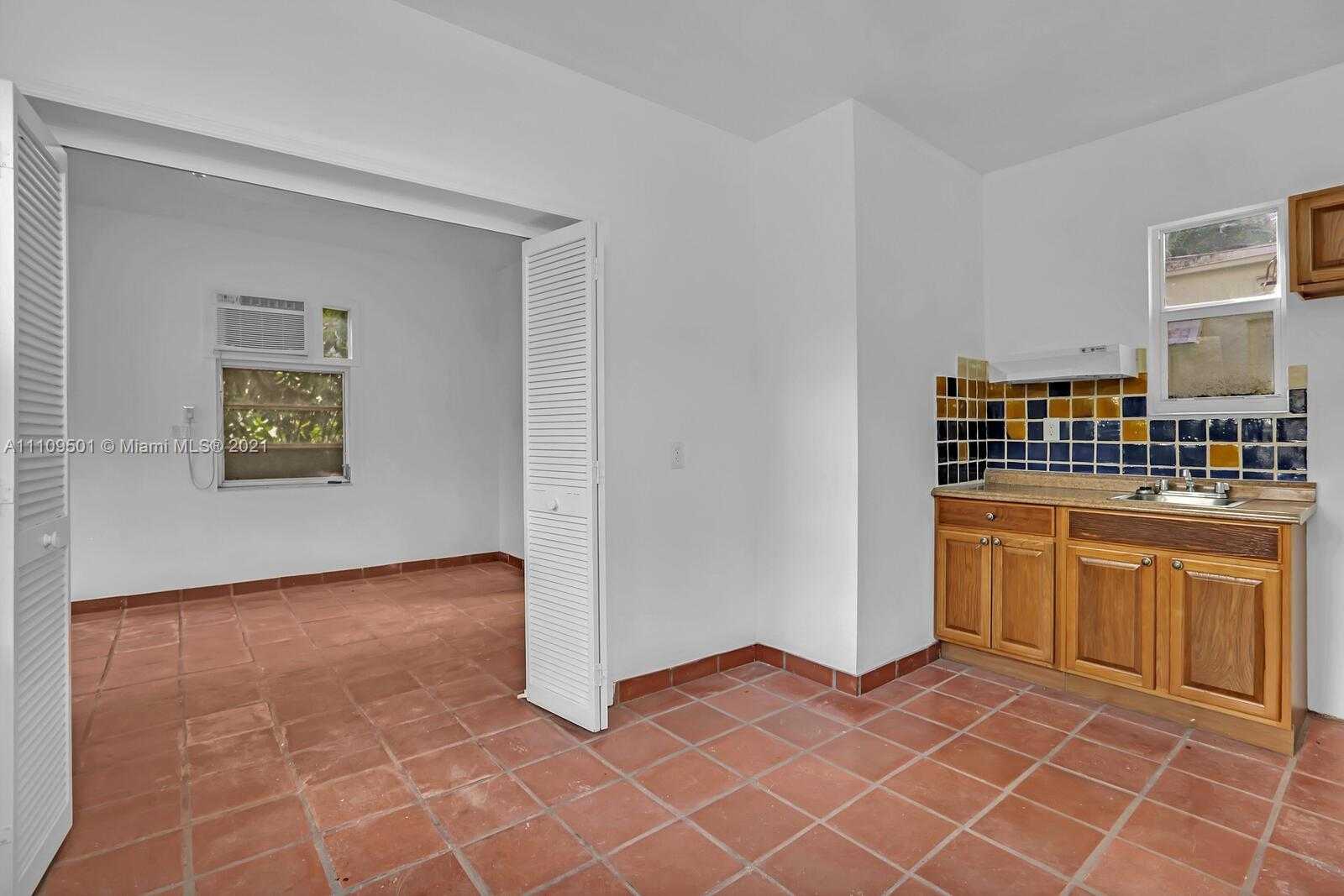 Small Image of 1318 SOUTH GREENWAY DR, Coral Gables Number 26