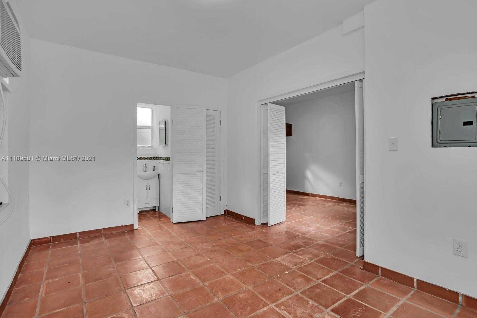 Small Image of 1318 SOUTH GREENWAY DR, Coral Gables Number 27
