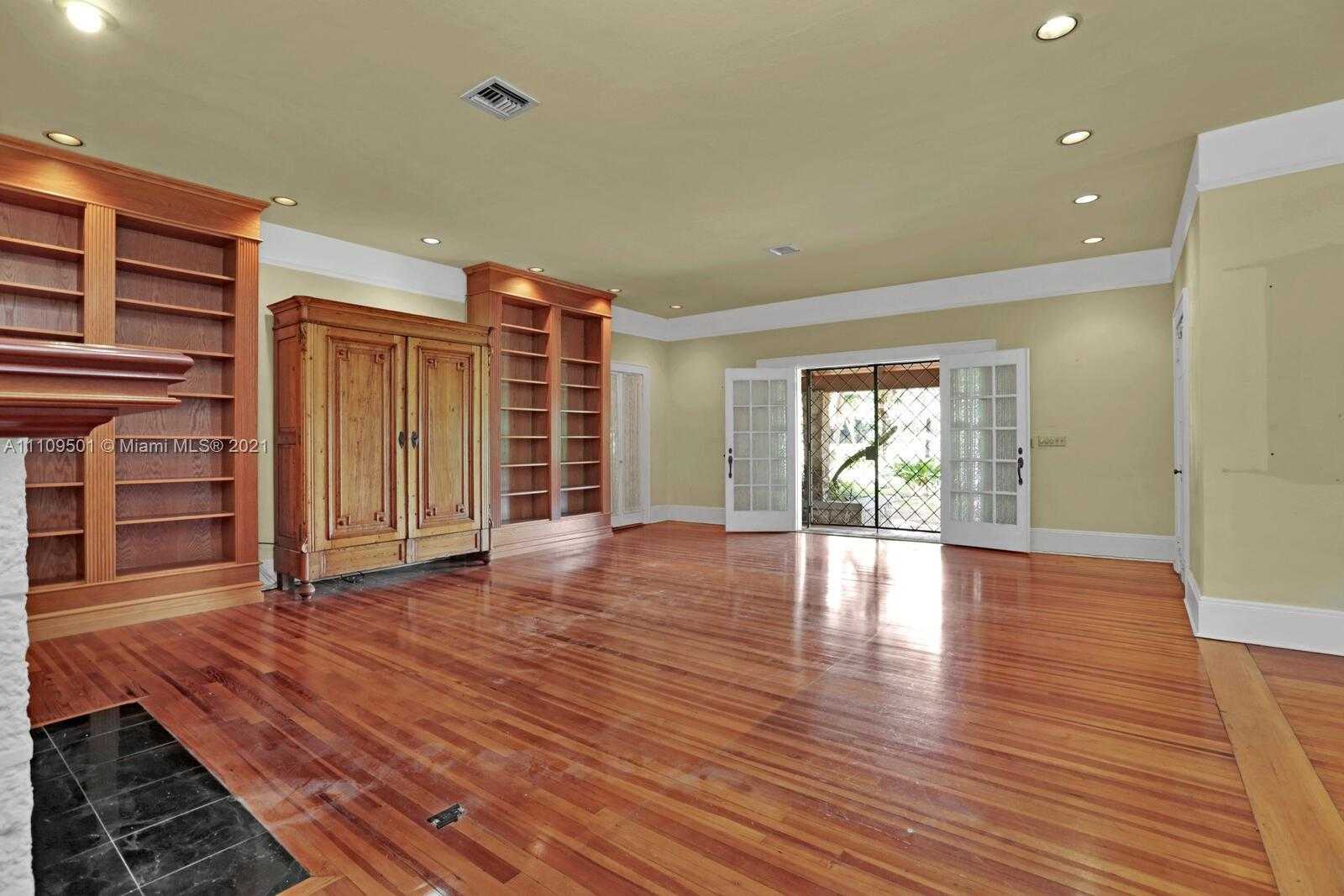 Small Image of 1318 SOUTH GREENWAY DR, Coral Gables Number 3