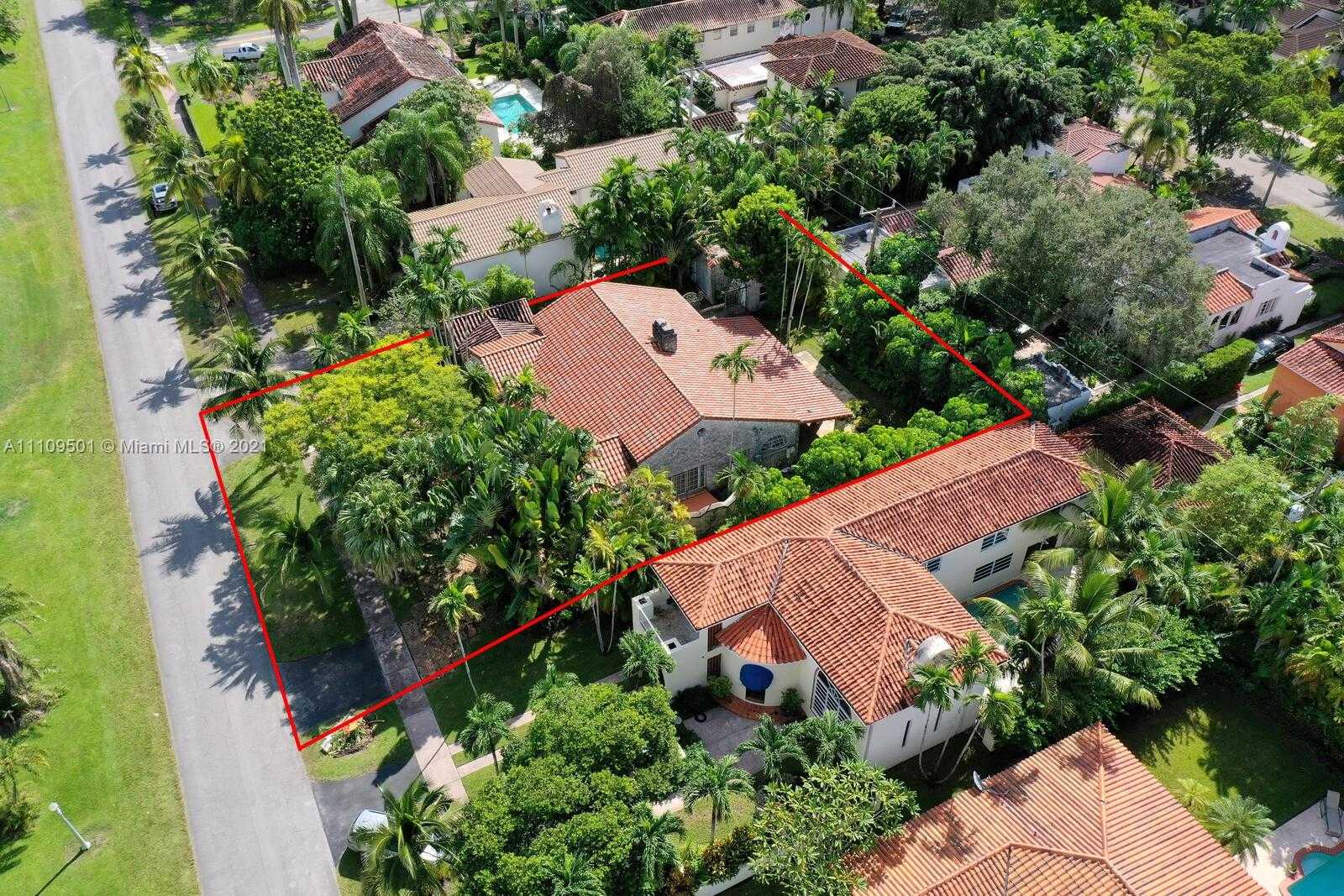 Small Image of 1318 SOUTH GREENWAY DR, Coral Gables Number 32