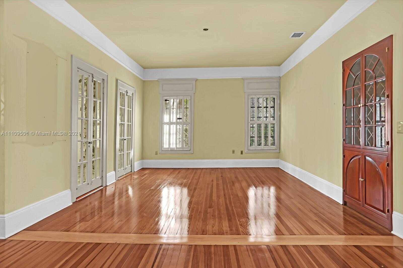 Small Image of 1318 SOUTH GREENWAY DR, Coral Gables Number 4