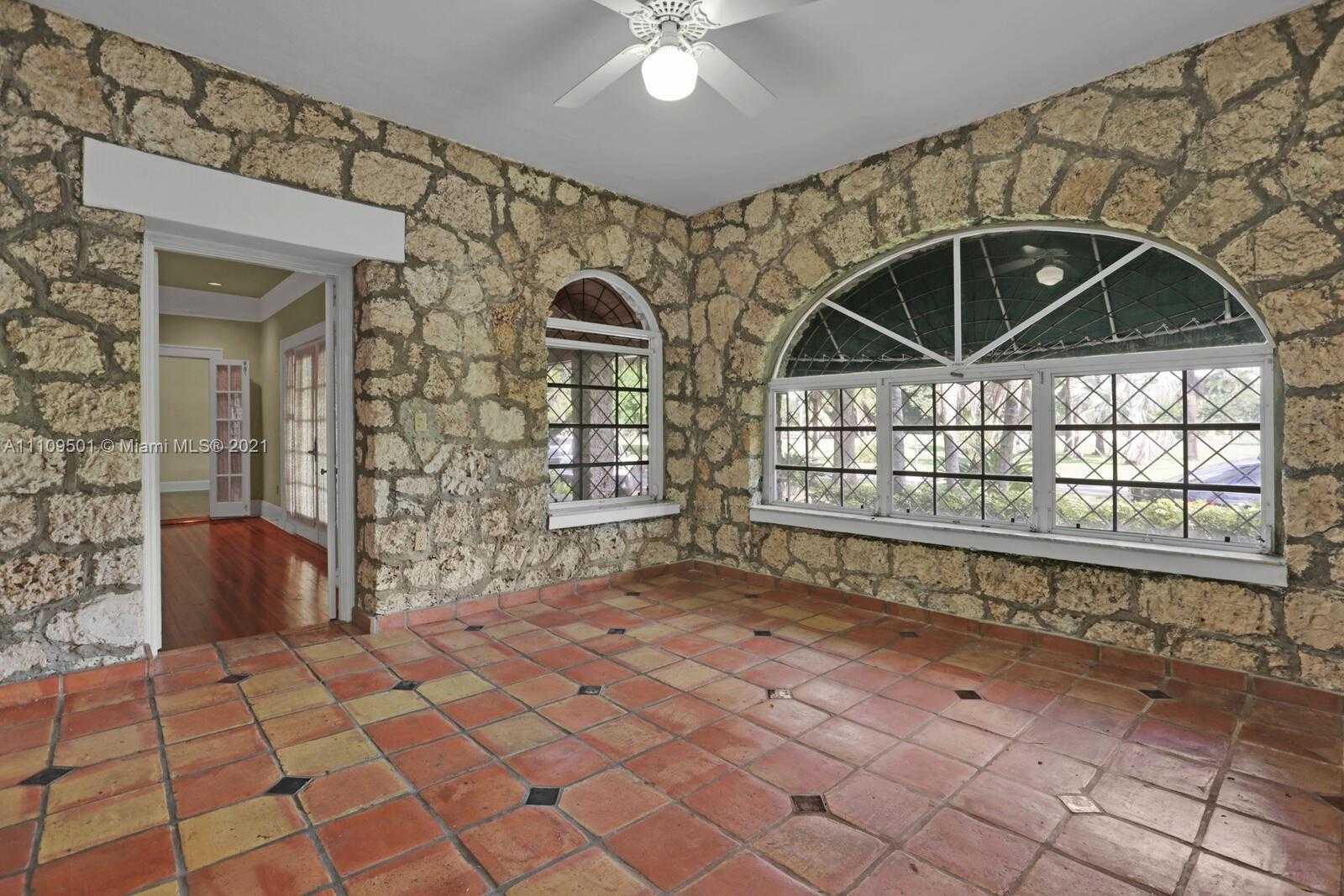 Small Image of 1318 SOUTH GREENWAY DR, Coral Gables Number 6