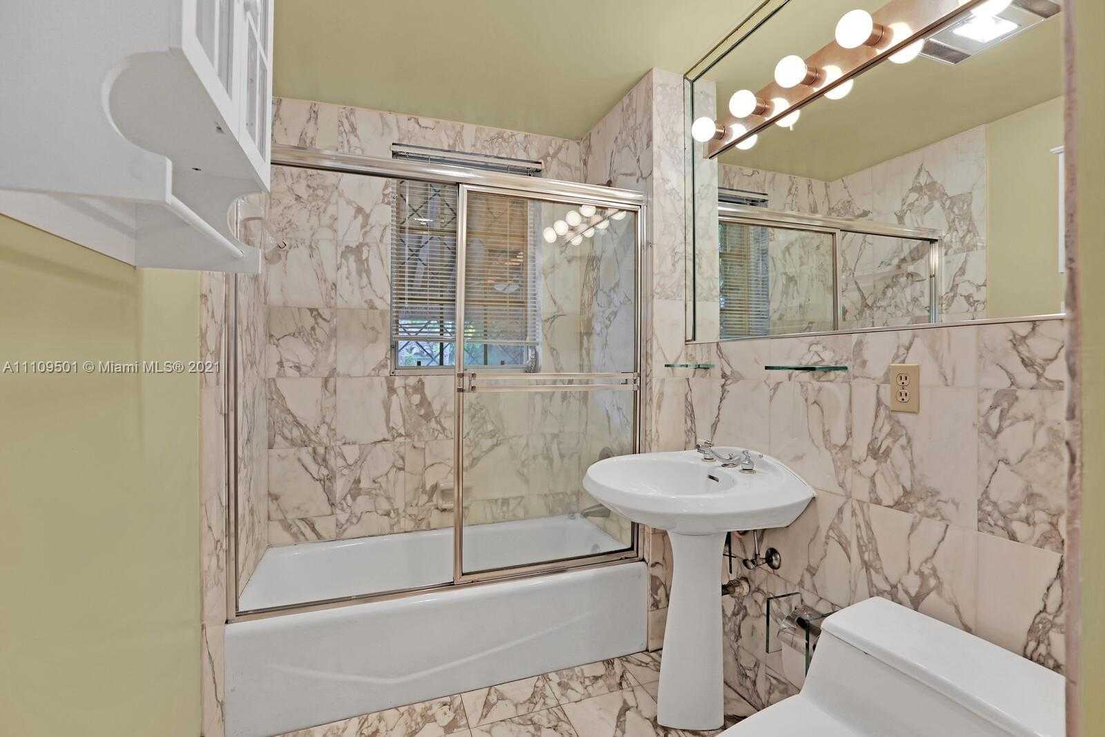Small Image of 1318 SOUTH GREENWAY DR, Coral Gables Number 8