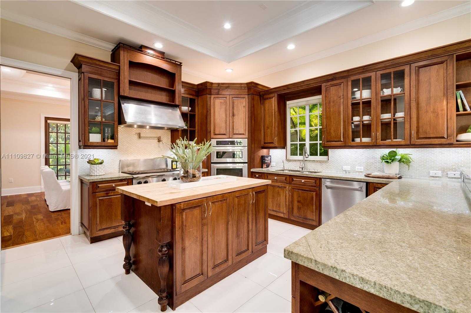 Small Image of 200 RIDGEWOOD RD, Coral Gables Number 13