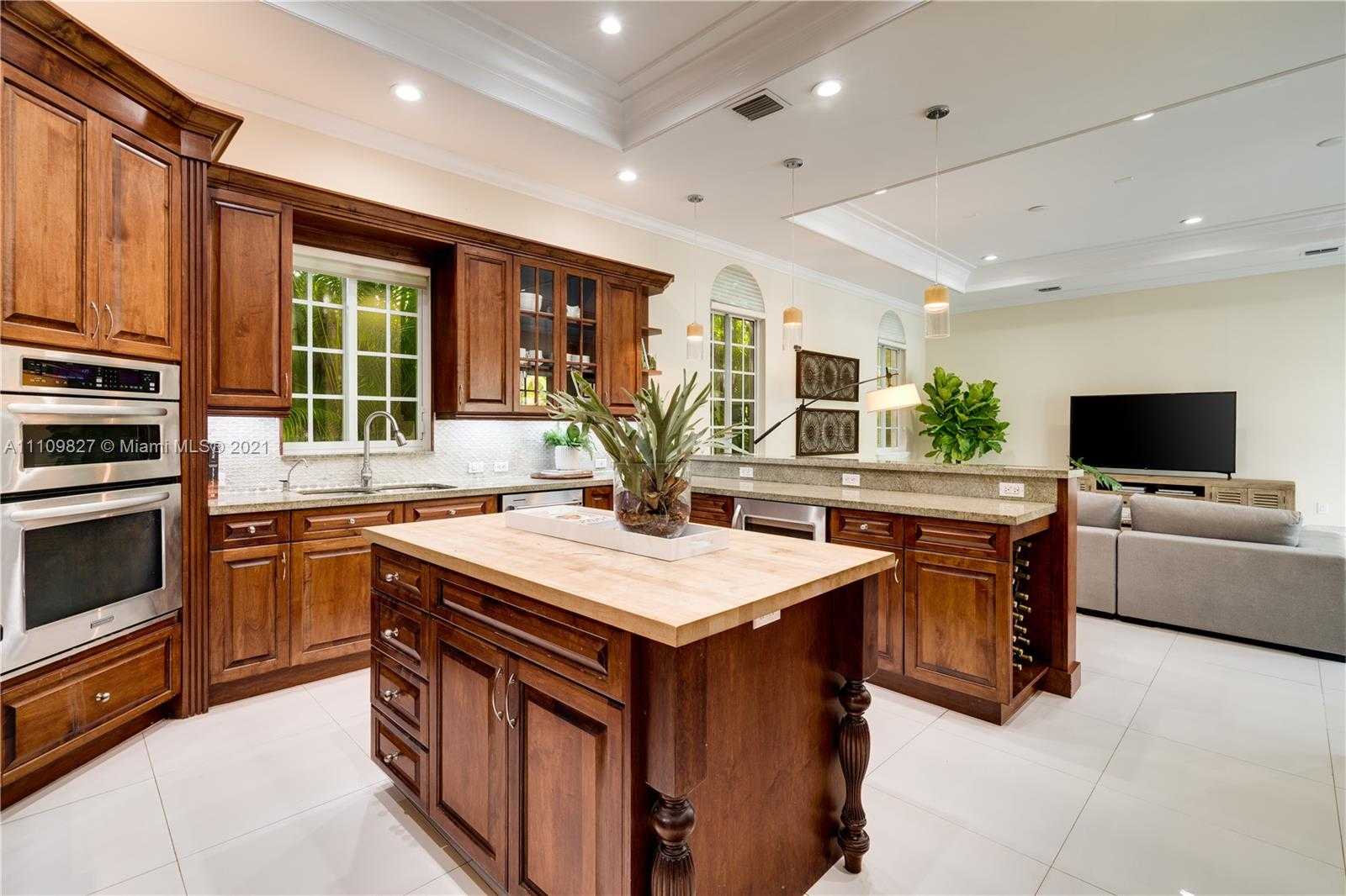 Small Image of 200 RIDGEWOOD RD, Coral Gables Number 14