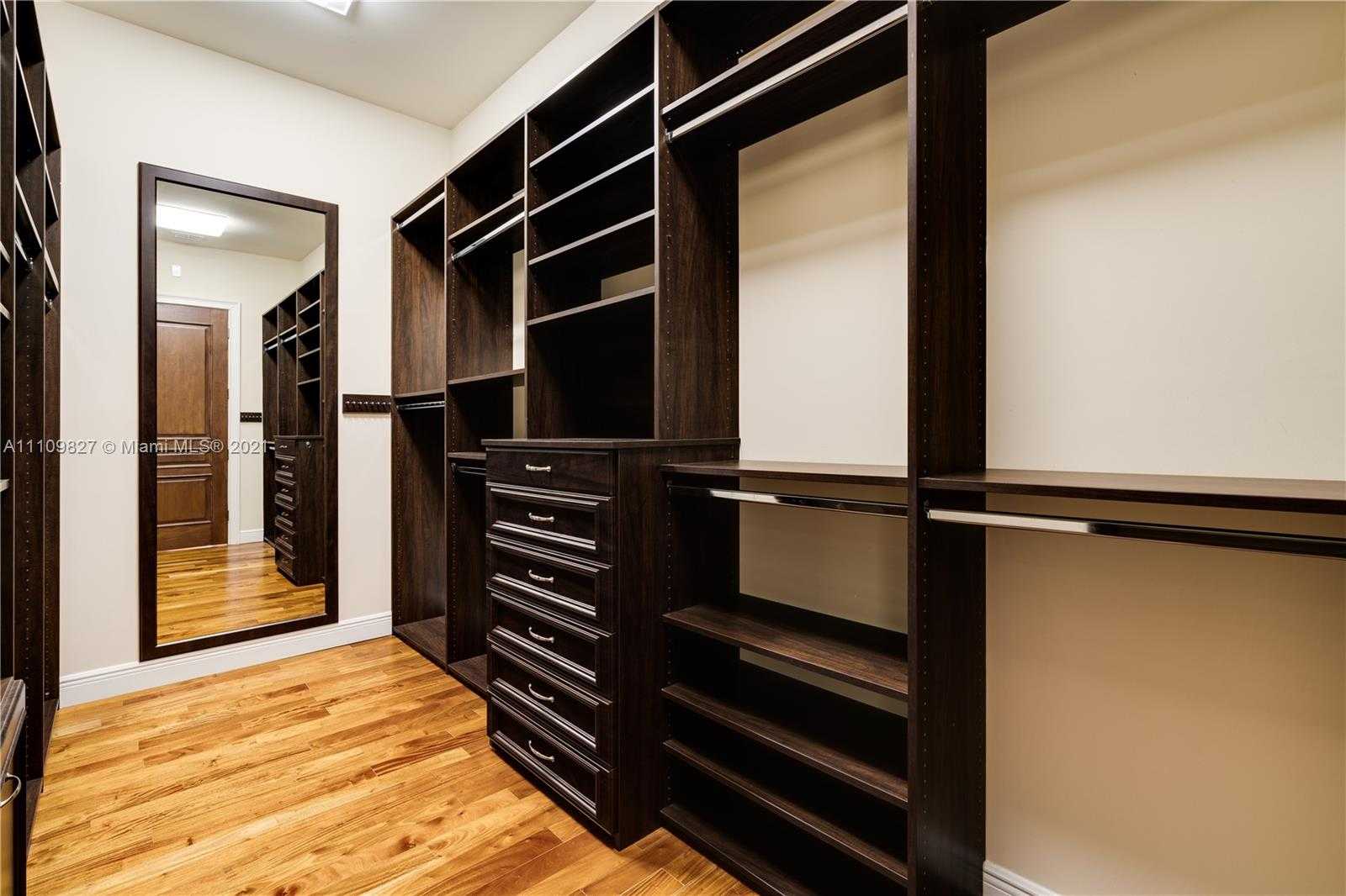 Small Image of 200 RIDGEWOOD RD, Coral Gables Number 40