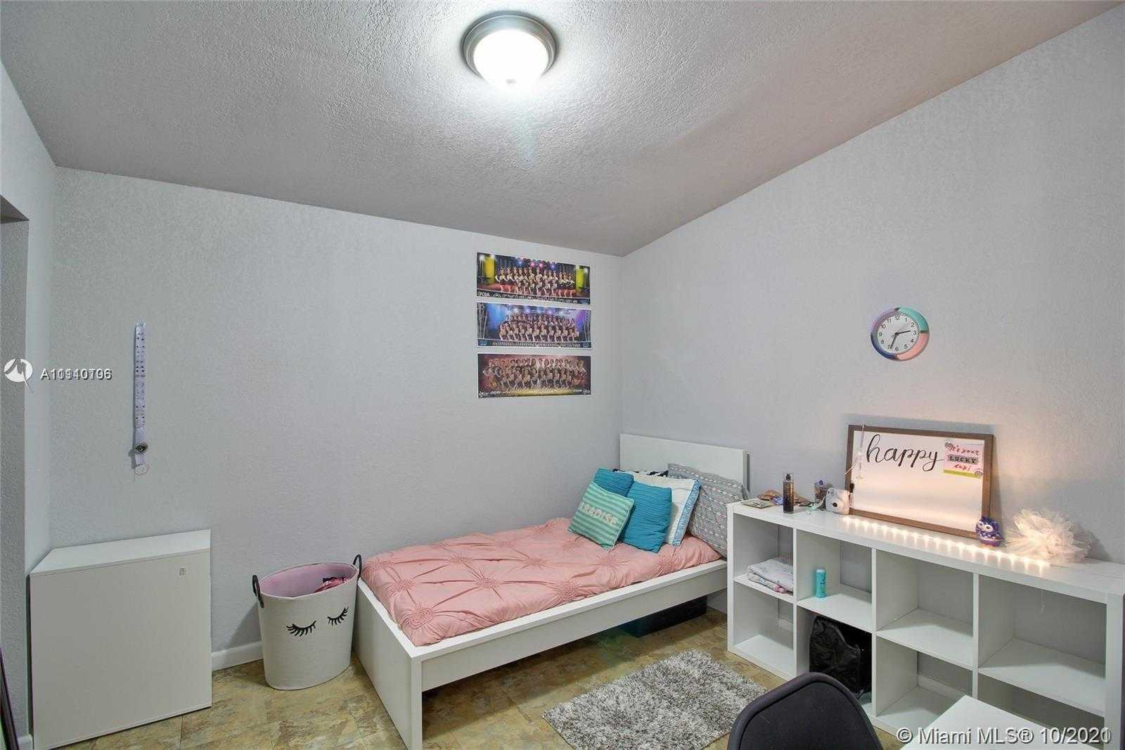 Small Image of 12349 SOUTH WEST 195TH TER, Miami Number 18