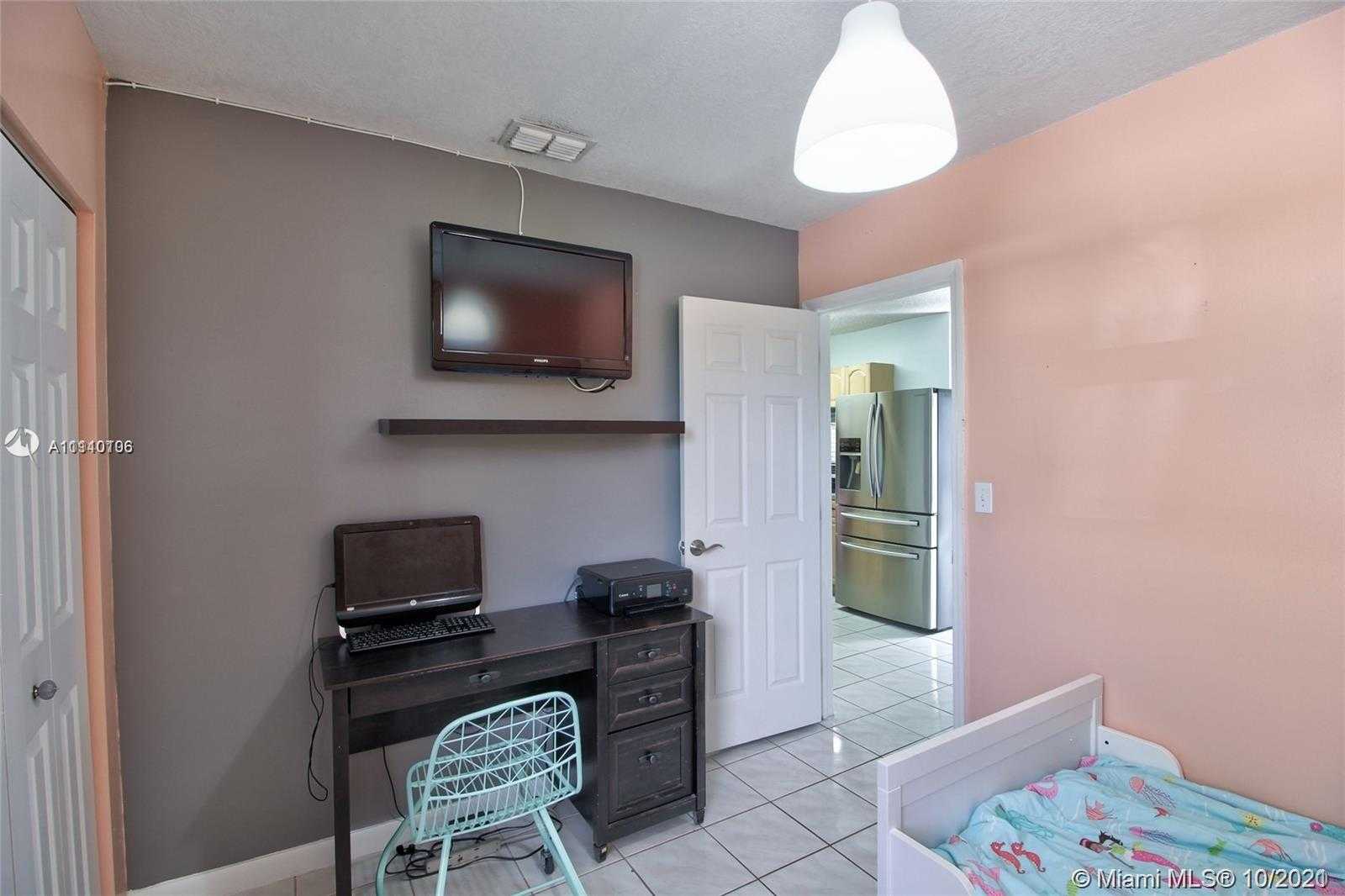 Small Image of 12349 SOUTH WEST 195TH TER, Miami Number 21