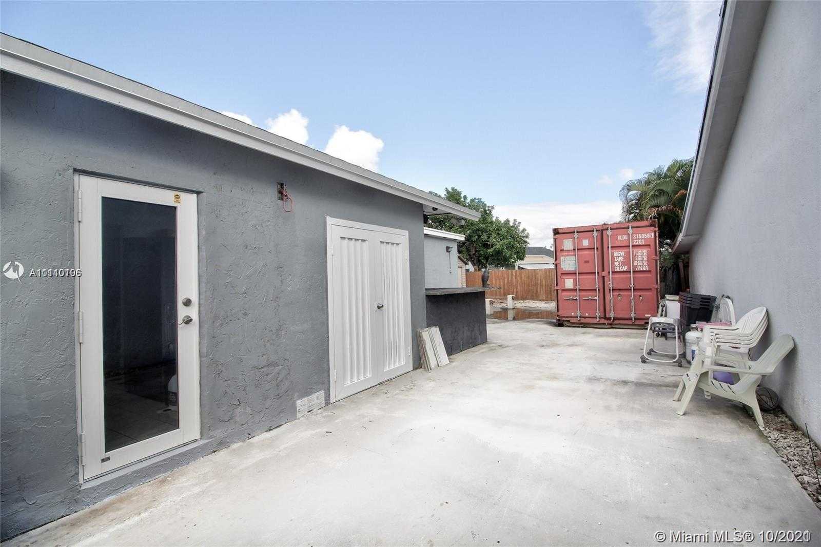 Small Image of 12349 SOUTH WEST 195TH TER, Miami Number 26