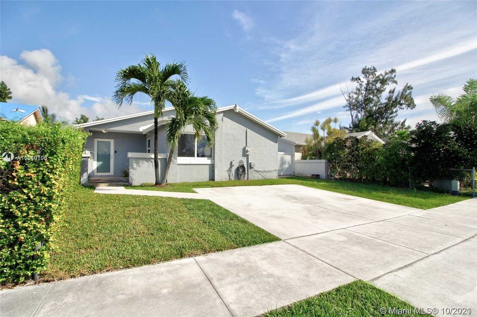 Small Image of 12349 SOUTH WEST 195TH TER, Miami Number 3