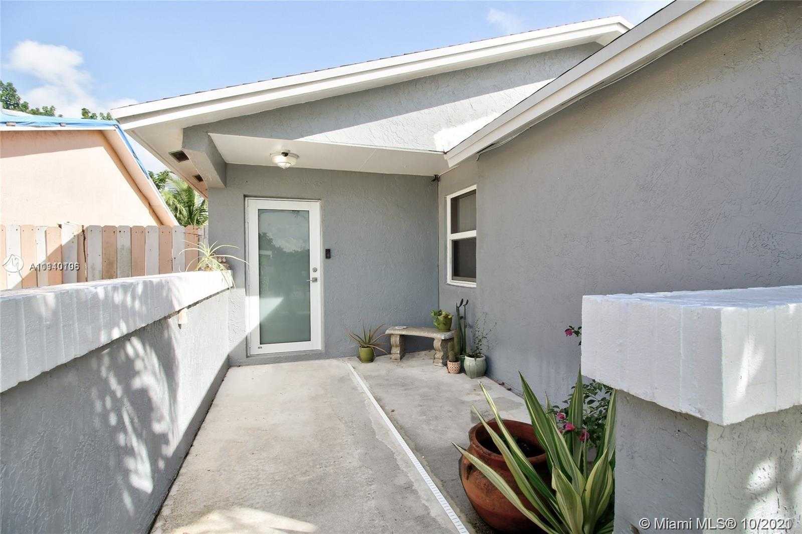 Small Image of 12349 SOUTH WEST 195TH TER, Miami Number 4
