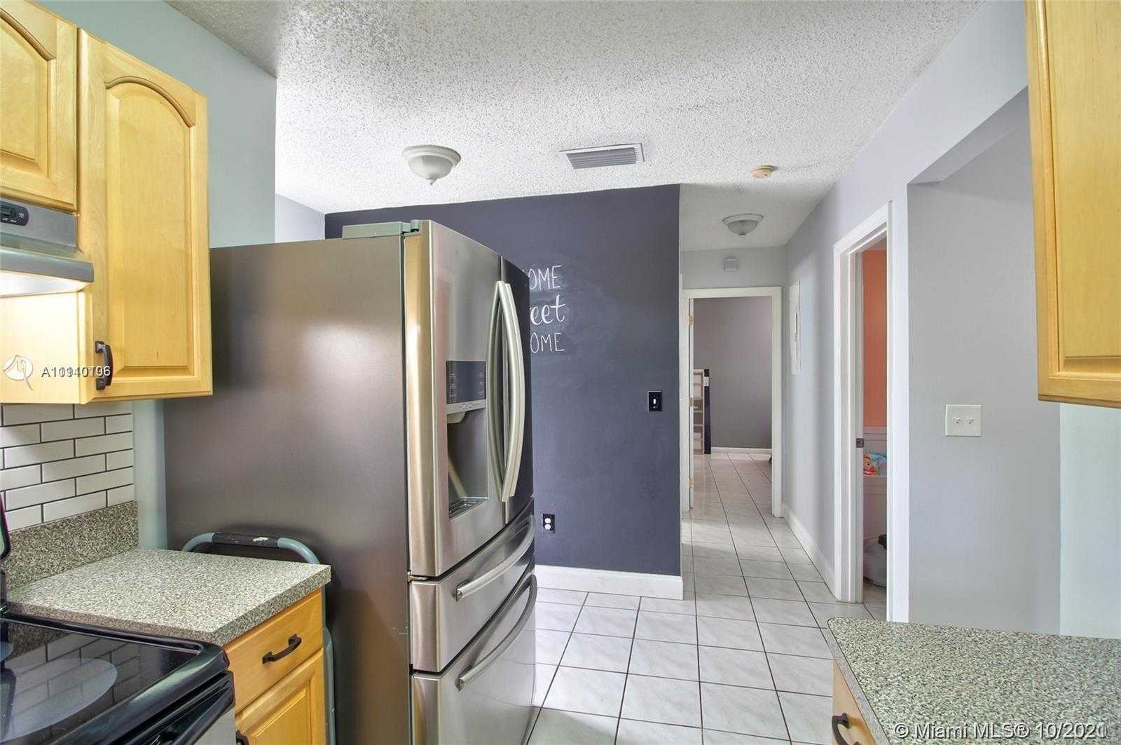 Small Image of 12349 SOUTH WEST 195TH TER, Miami Number 8