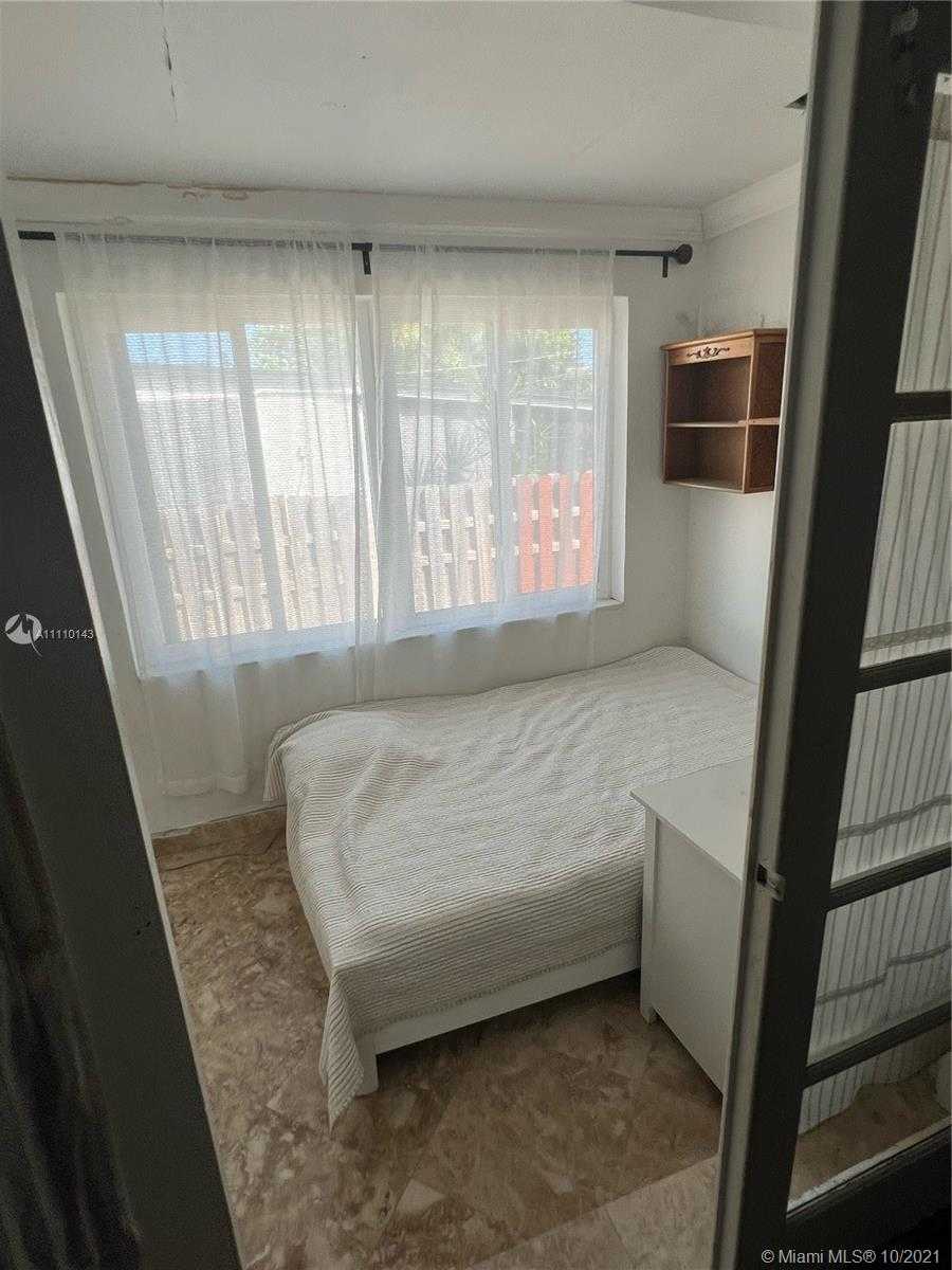 Small Image of 1427 NORTH 26TH AVE, Hollywood Number 15