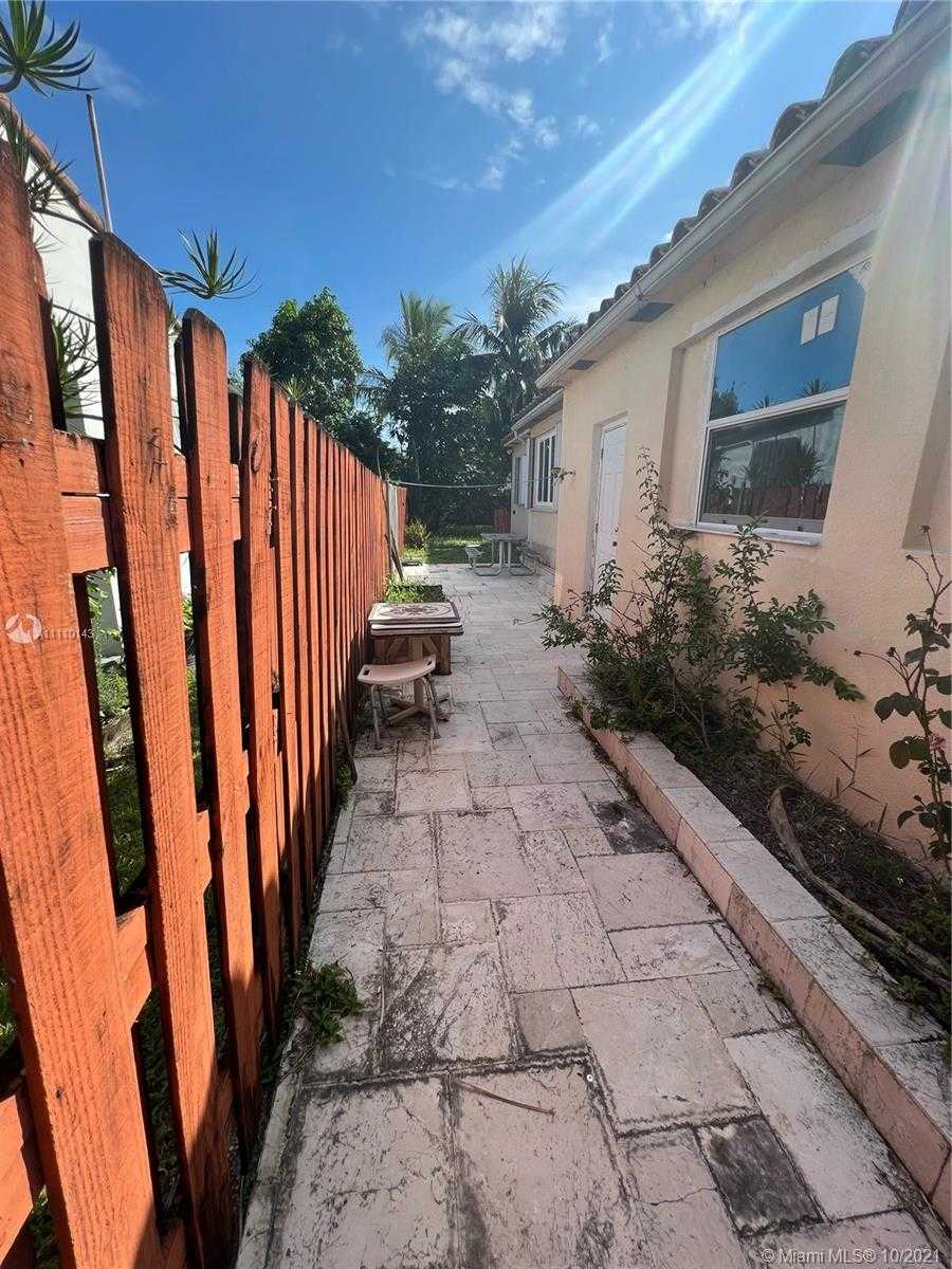 Small Image of 1427 NORTH 26TH AVE, Hollywood Number 6