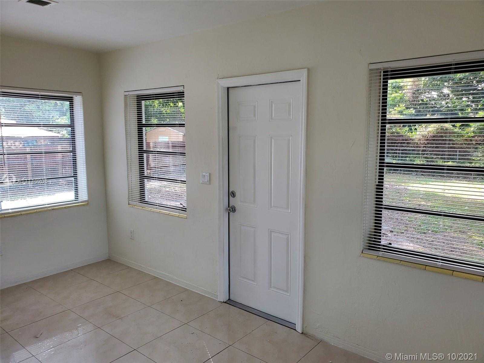Small Image of 1520 NORTH EAST 150TH ST, Miami Number 13