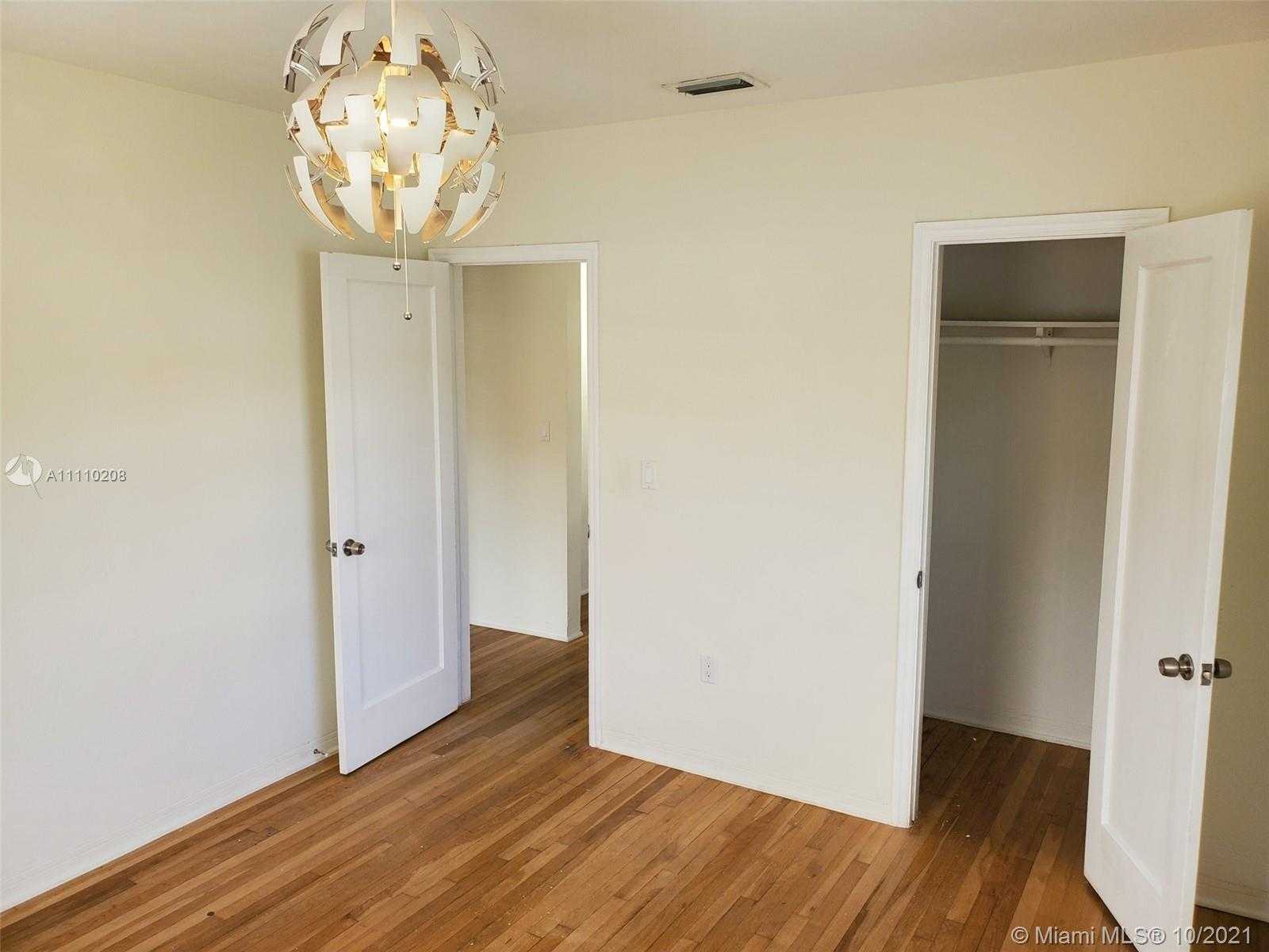 Small Image of 1520 NORTH EAST 150TH ST, Miami Number 19