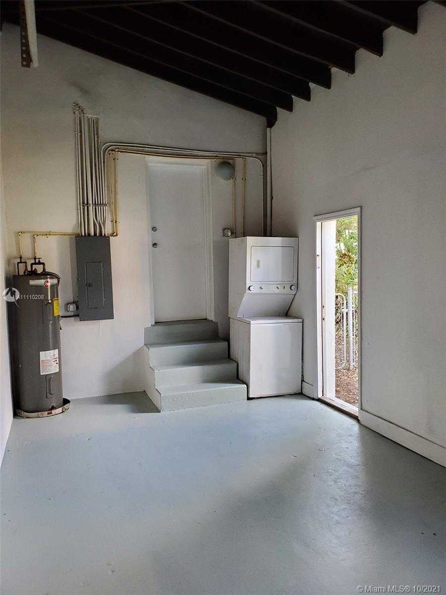 Small Image of 1520 NORTH EAST 150TH ST, Miami Number 25