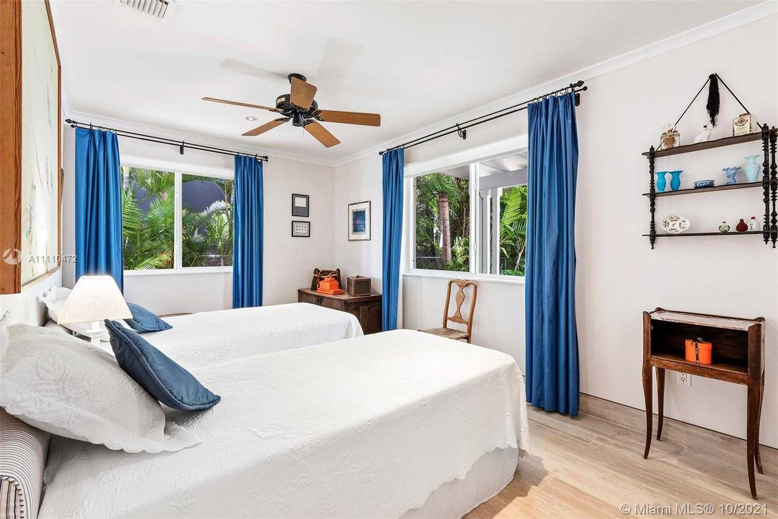 Small Image of 1161 BELLE MEADE ISLAND DR, Miami Number 27