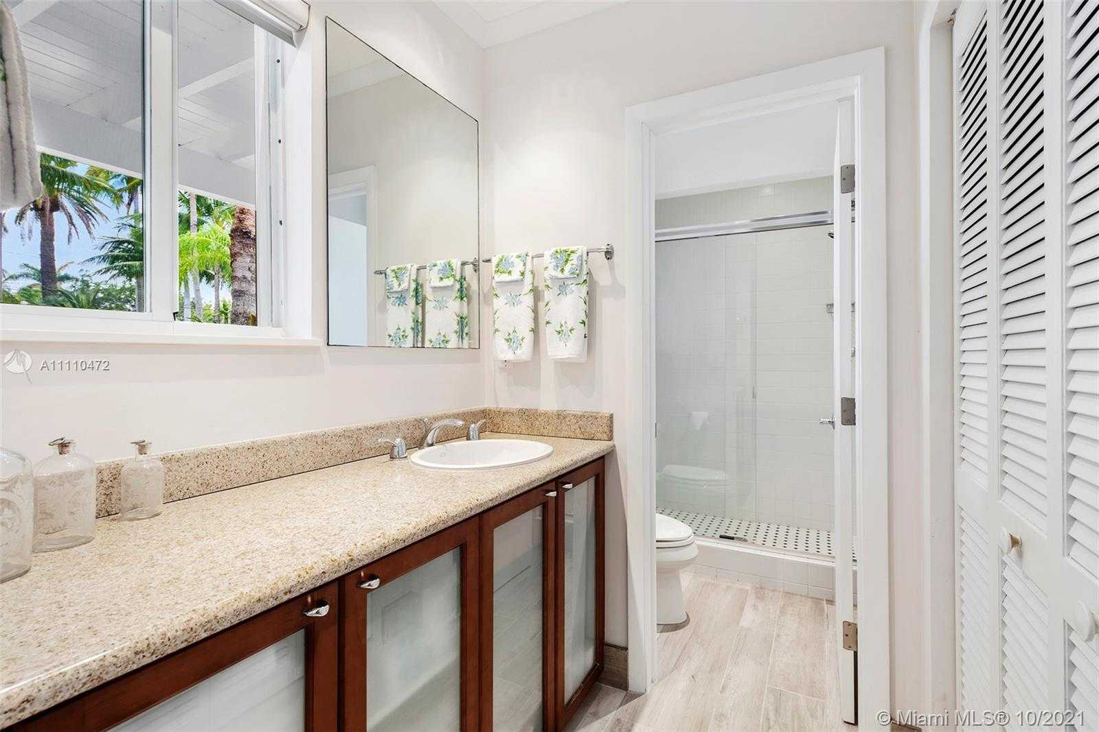 Small Image of 1161 BELLE MEADE ISLAND DR, Miami Number 28