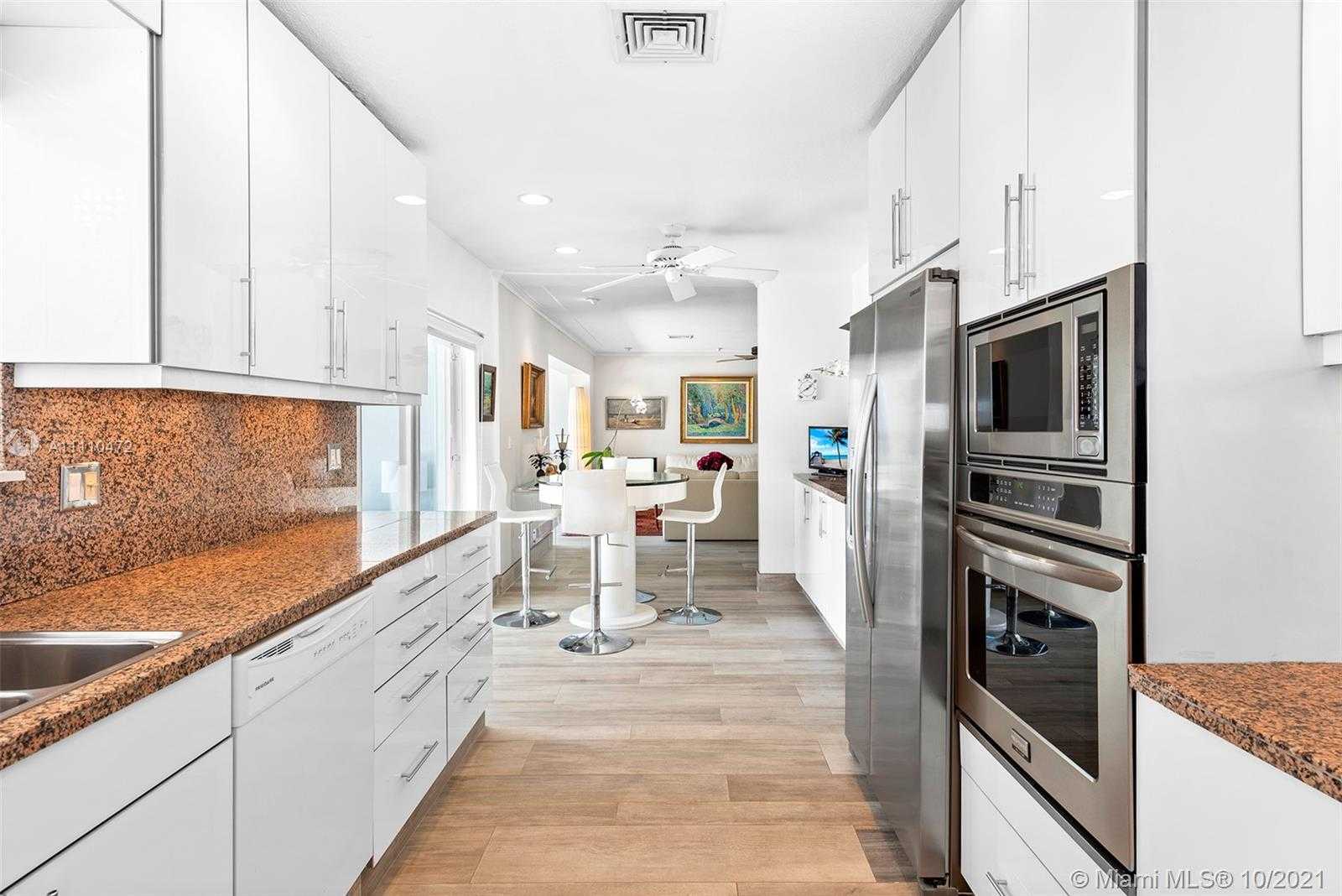 Small Image of 1161 BELLE MEADE ISLAND DR, Miami Number 31