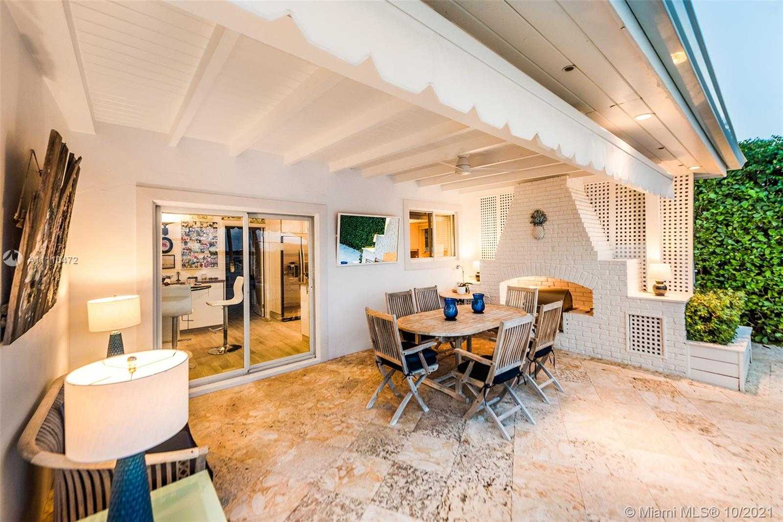 Small Image of 1161 BELLE MEADE ISLAND DR, Miami Number 32