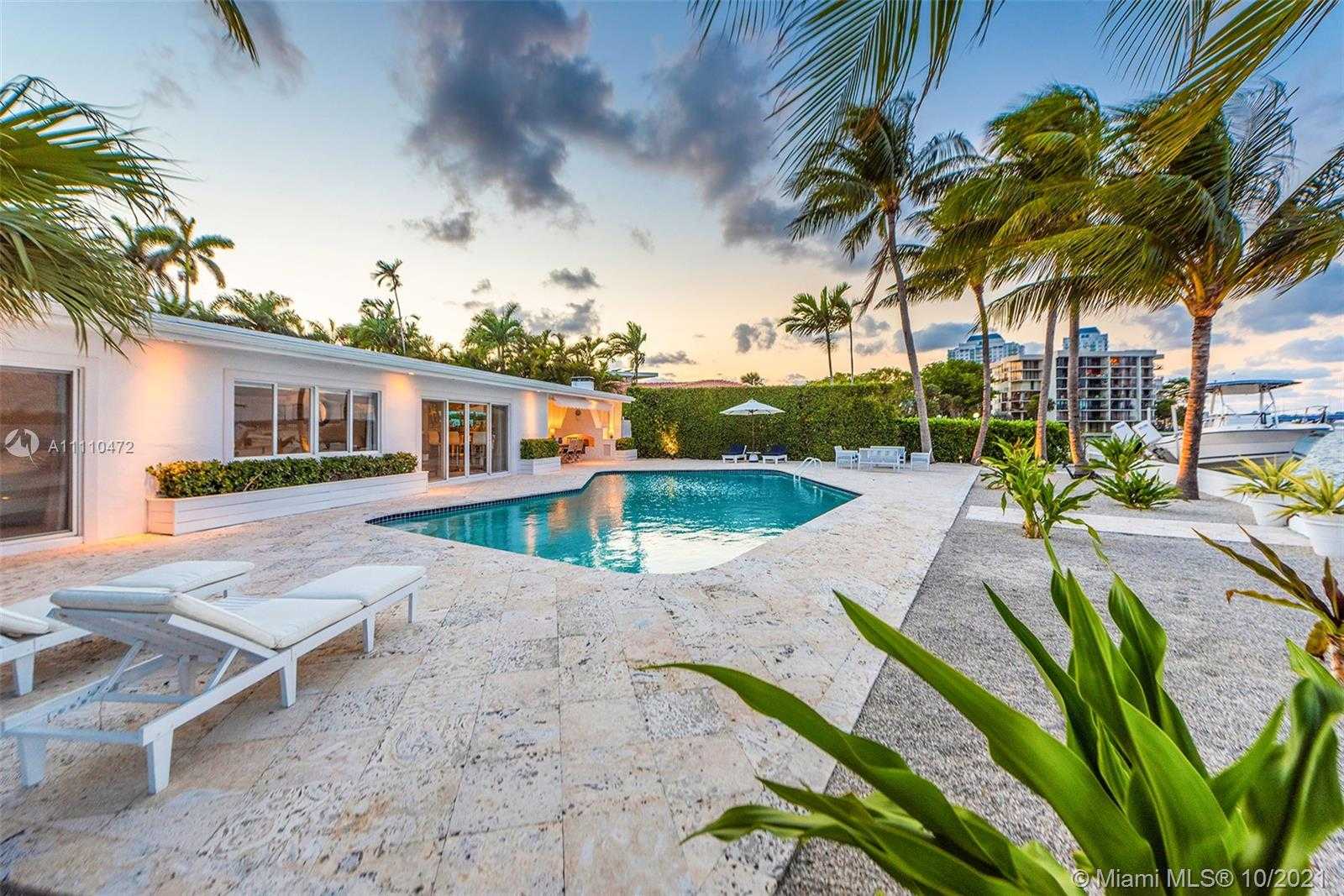 Small Image of 1161 BELLE MEADE ISLAND DR, Miami Number 34