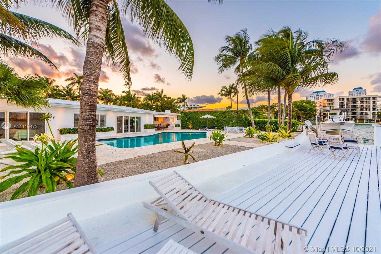 Small Image of 1161 BELLE MEADE ISLAND DR, Miami Number 35