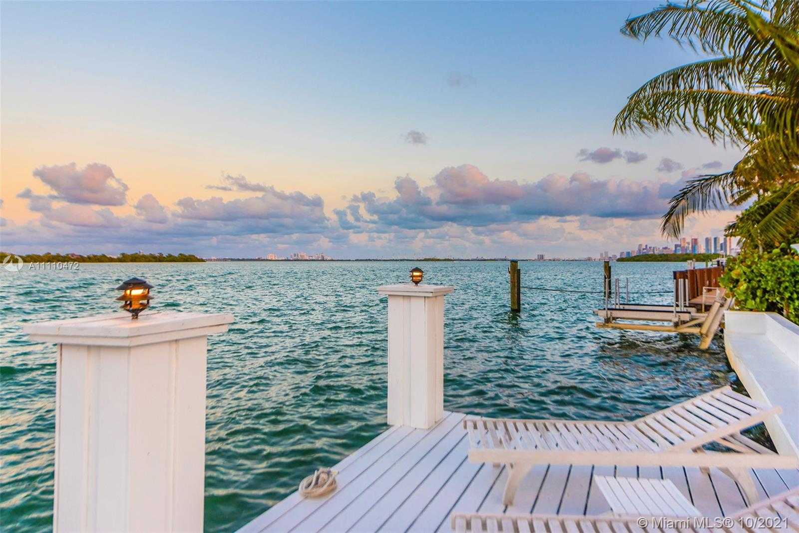 Small Image of 1161 BELLE MEADE ISLAND DR, Miami Number 36