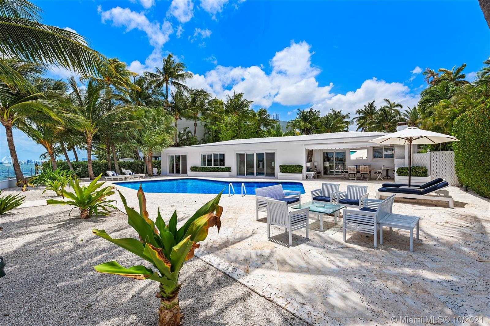 Small Image of 1161 BELLE MEADE ISLAND DR, Miami Number 37