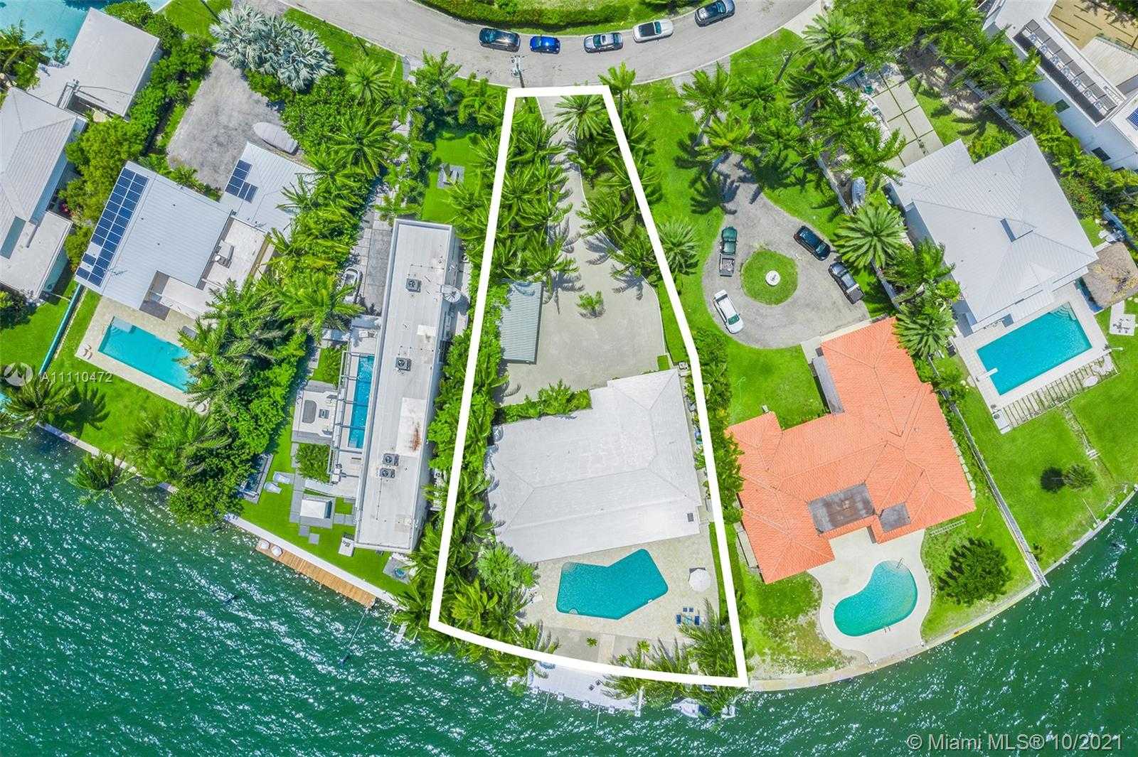 Small Image of 1161 BELLE MEADE ISLAND DR, Miami Number 41